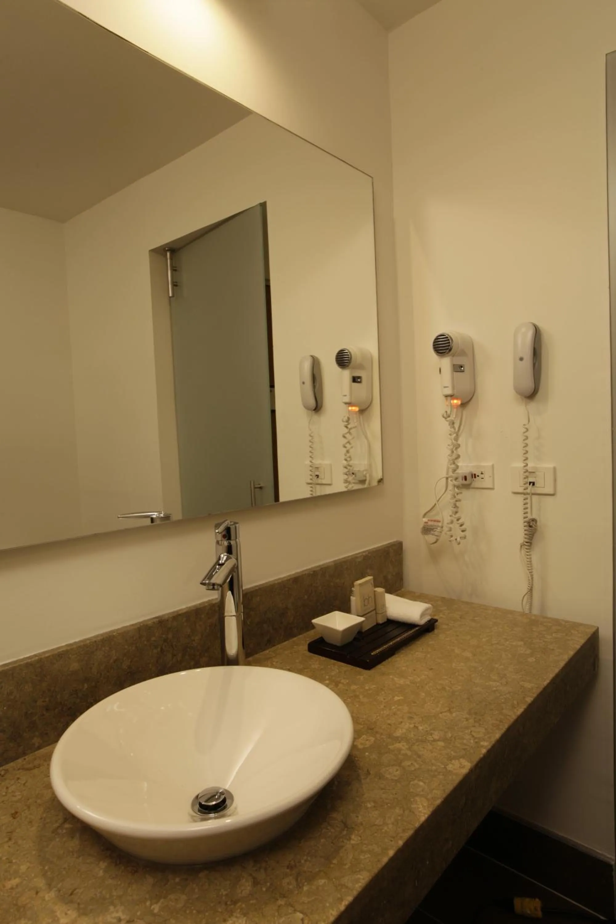 Bathroom in Hotel bh La Quinta