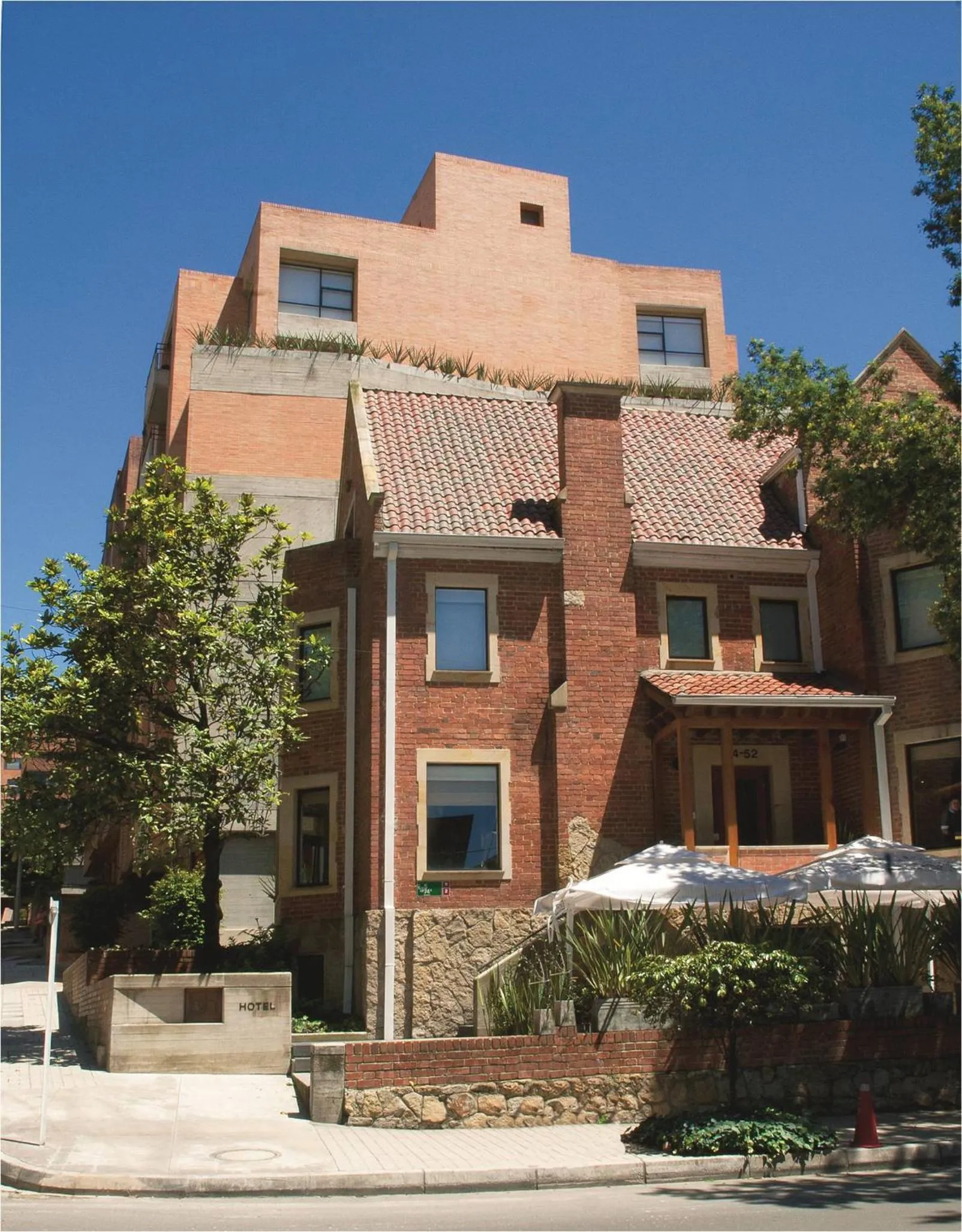 Facade/entrance in Hotel bh La Quinta