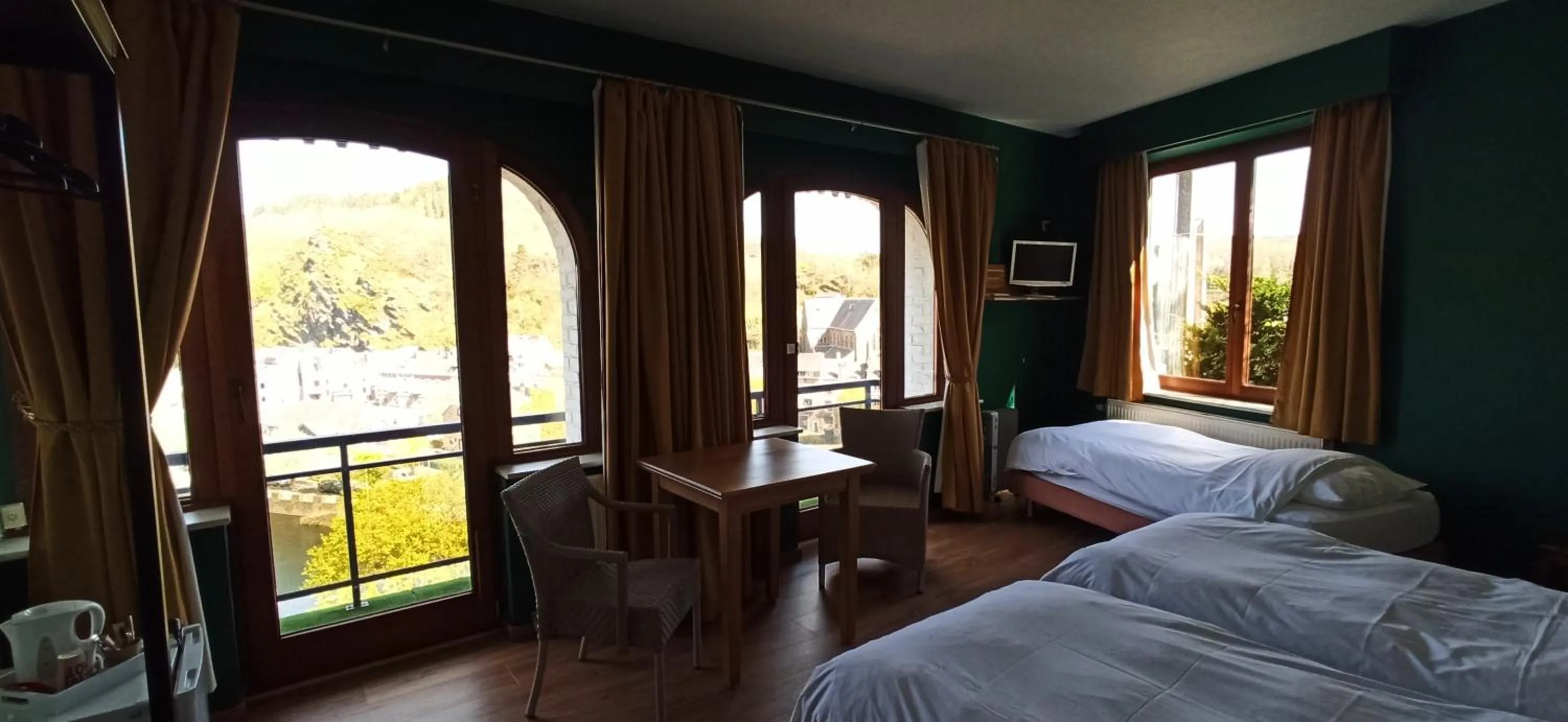 Bed in Hotel Le Chalet