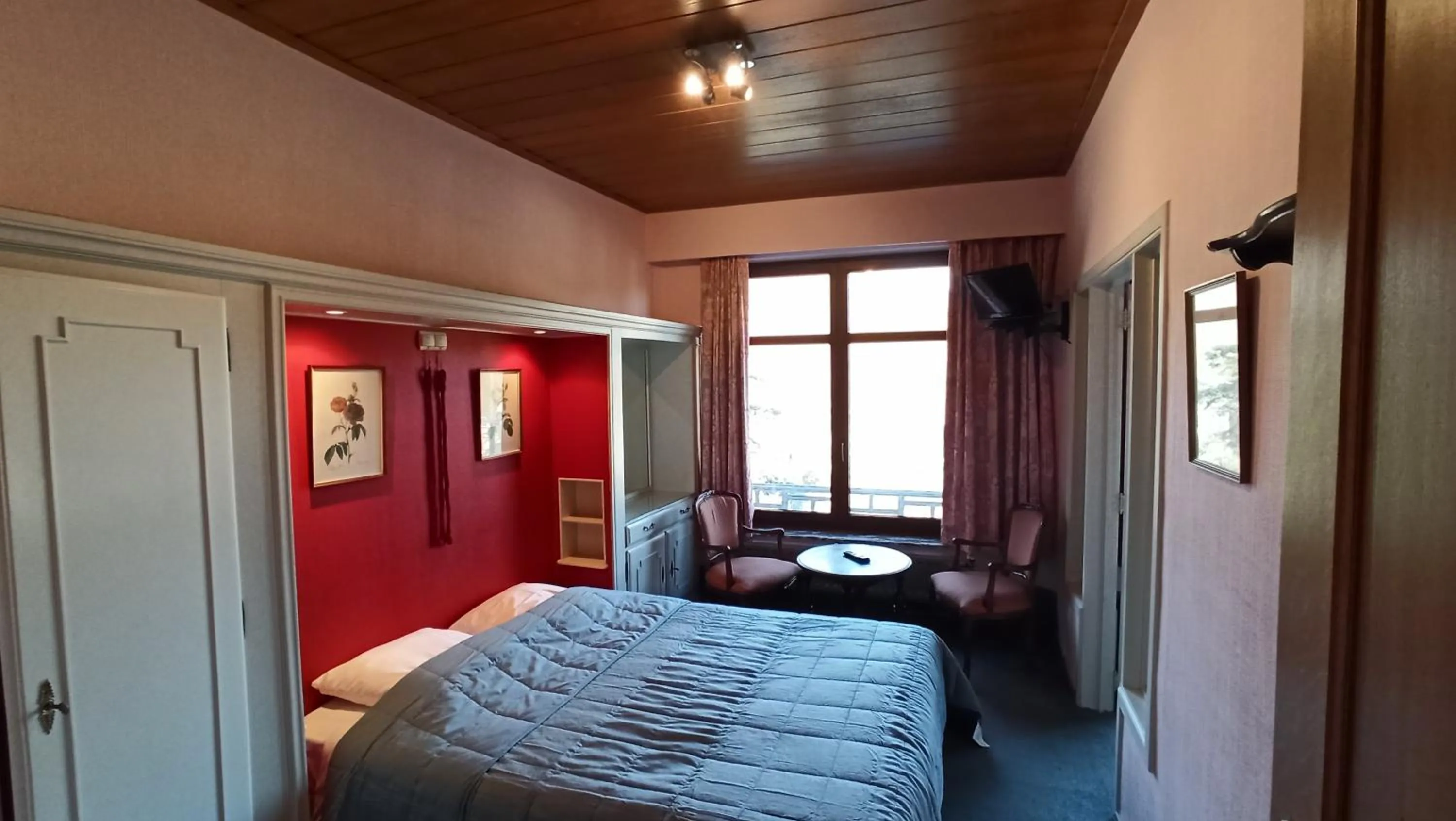 Bed in Hotel Le Chalet