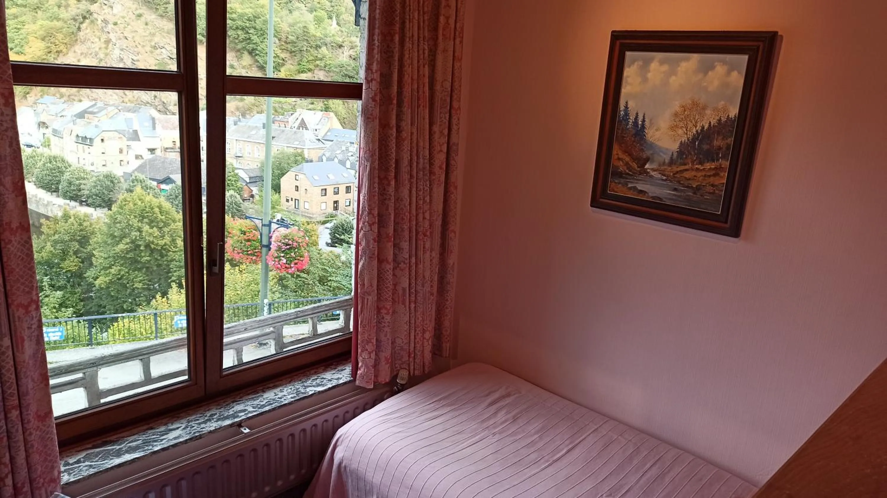 Bed in Hotel Le Chalet