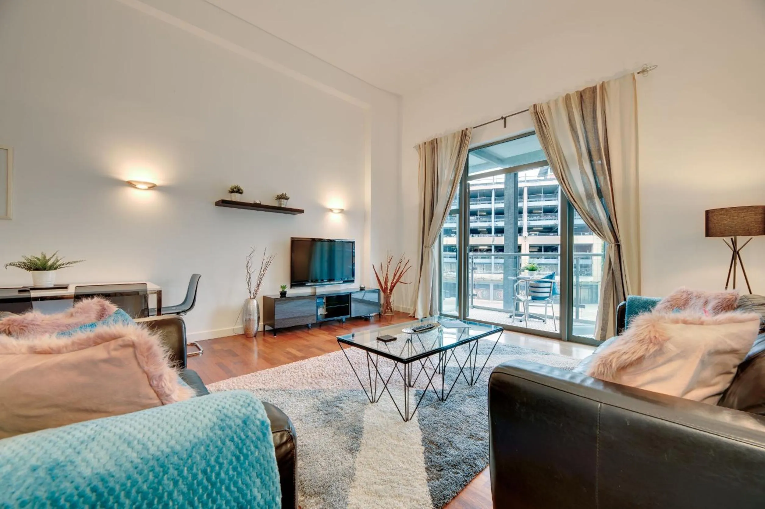 TV and multimedia, Bed in Crown Apartments 1C by Week2Week