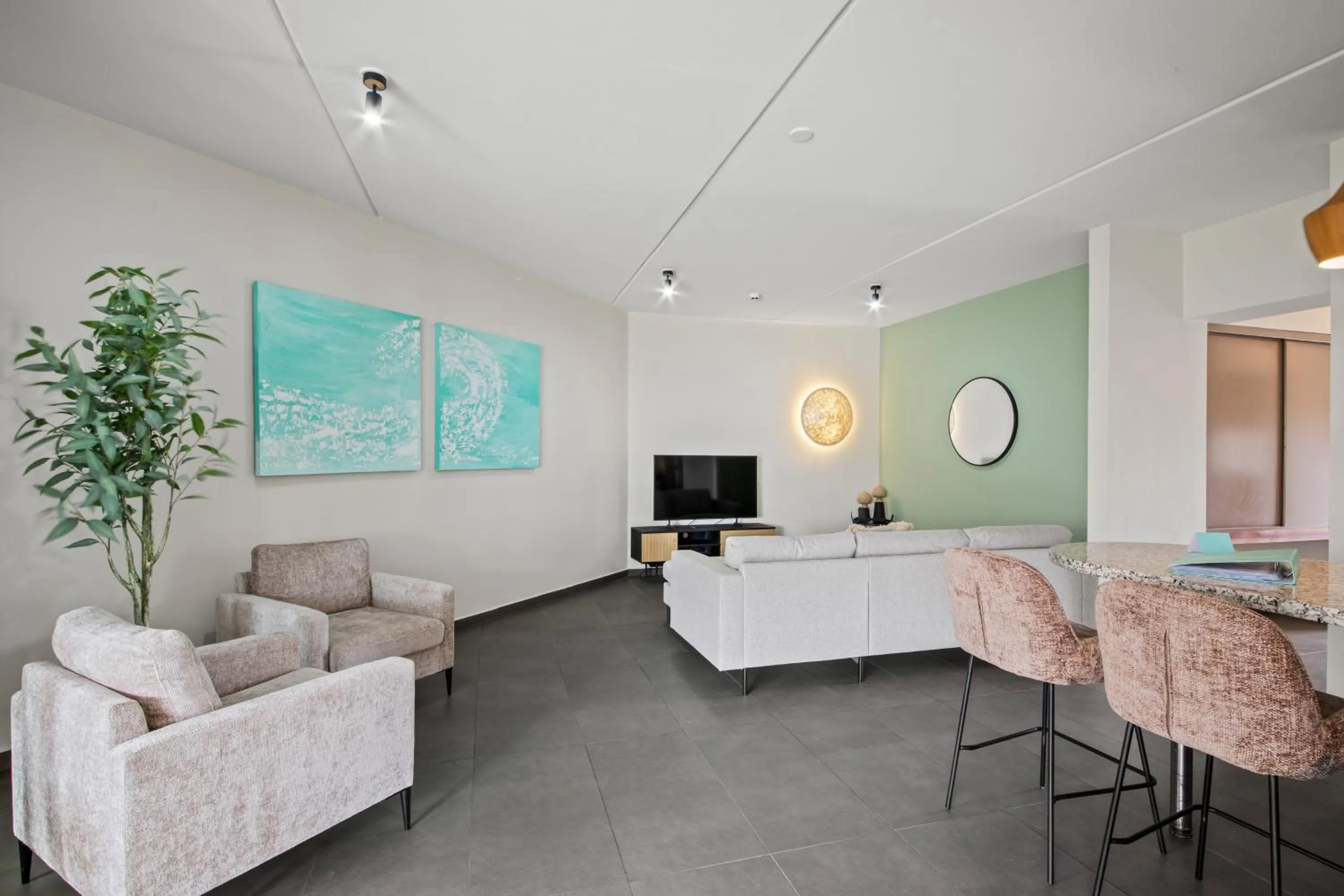 Communal lounge/ TV room in The Beach House