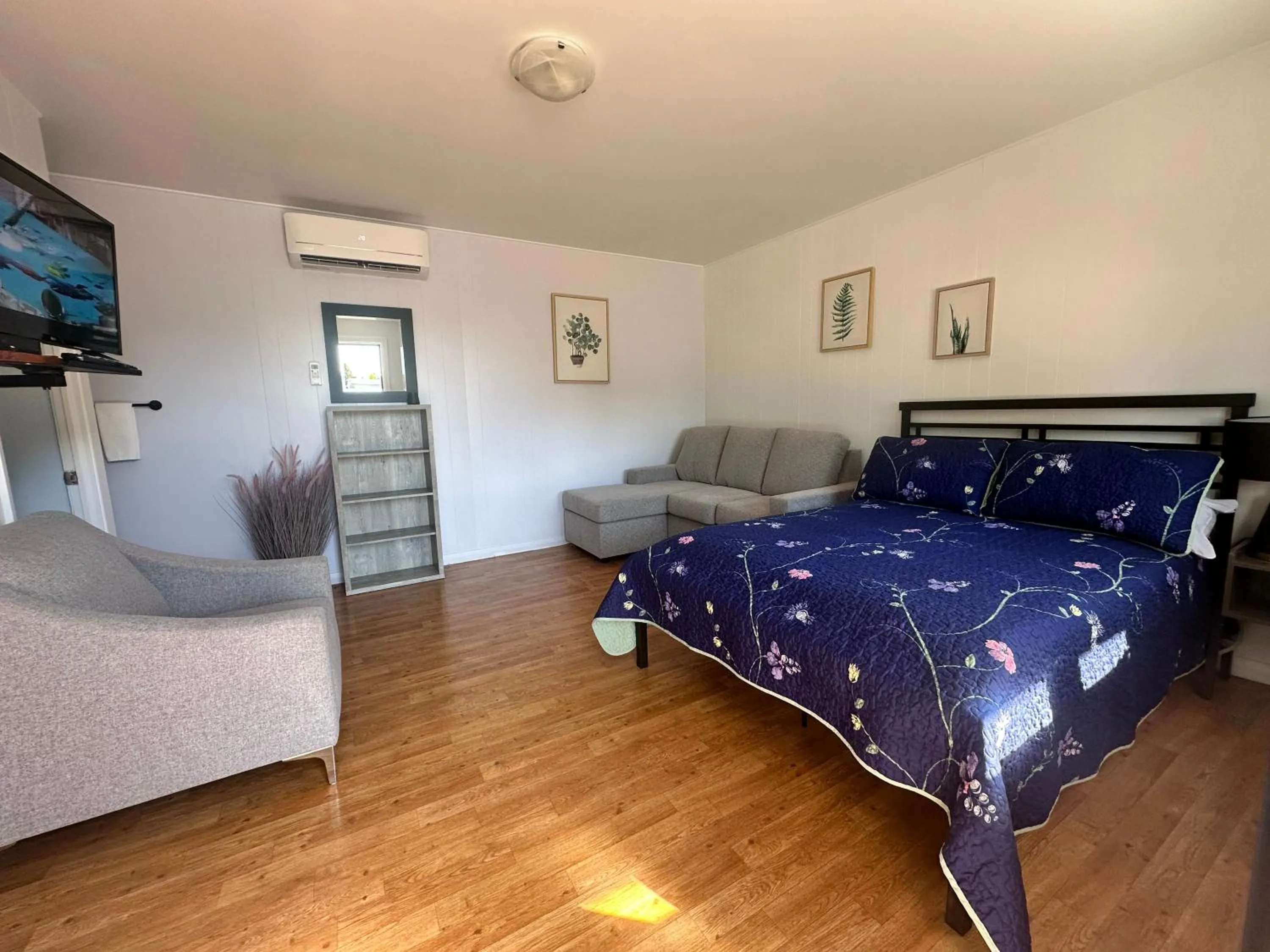 TV and multimedia in Motel de L'Anse et Camping Rimouski