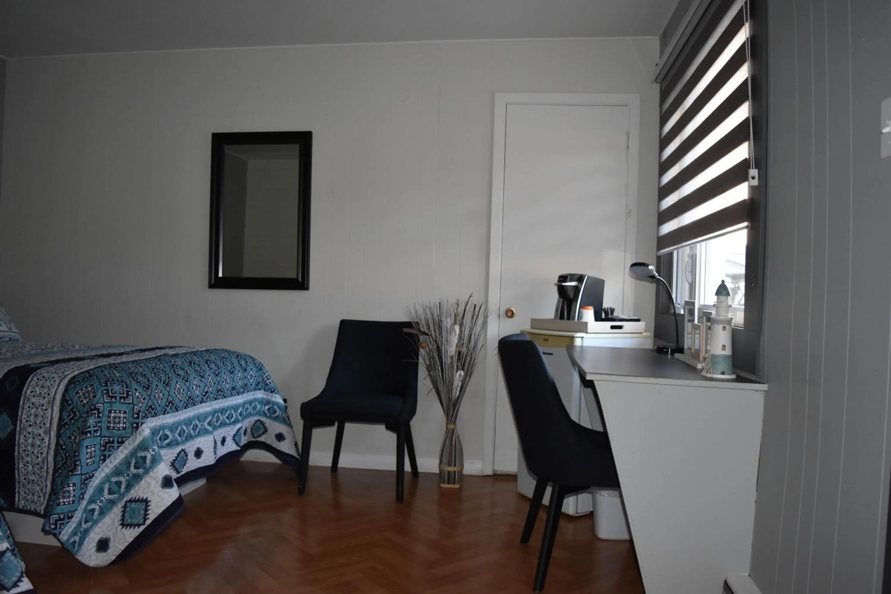 Photo of the whole room in Motel de L'Anse et Camping Rimouski