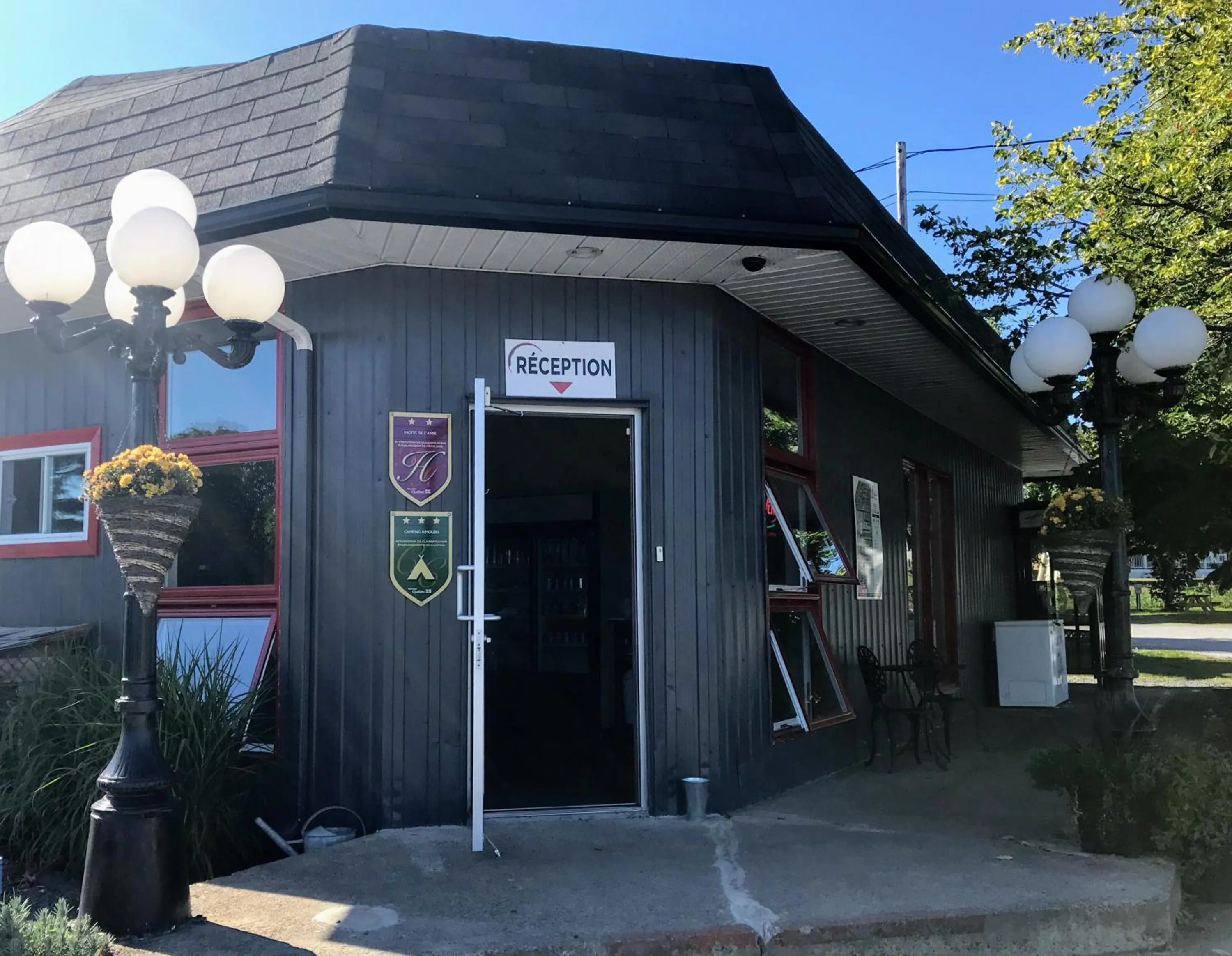 Property building in Motel de L'Anse et Camping Rimouski
