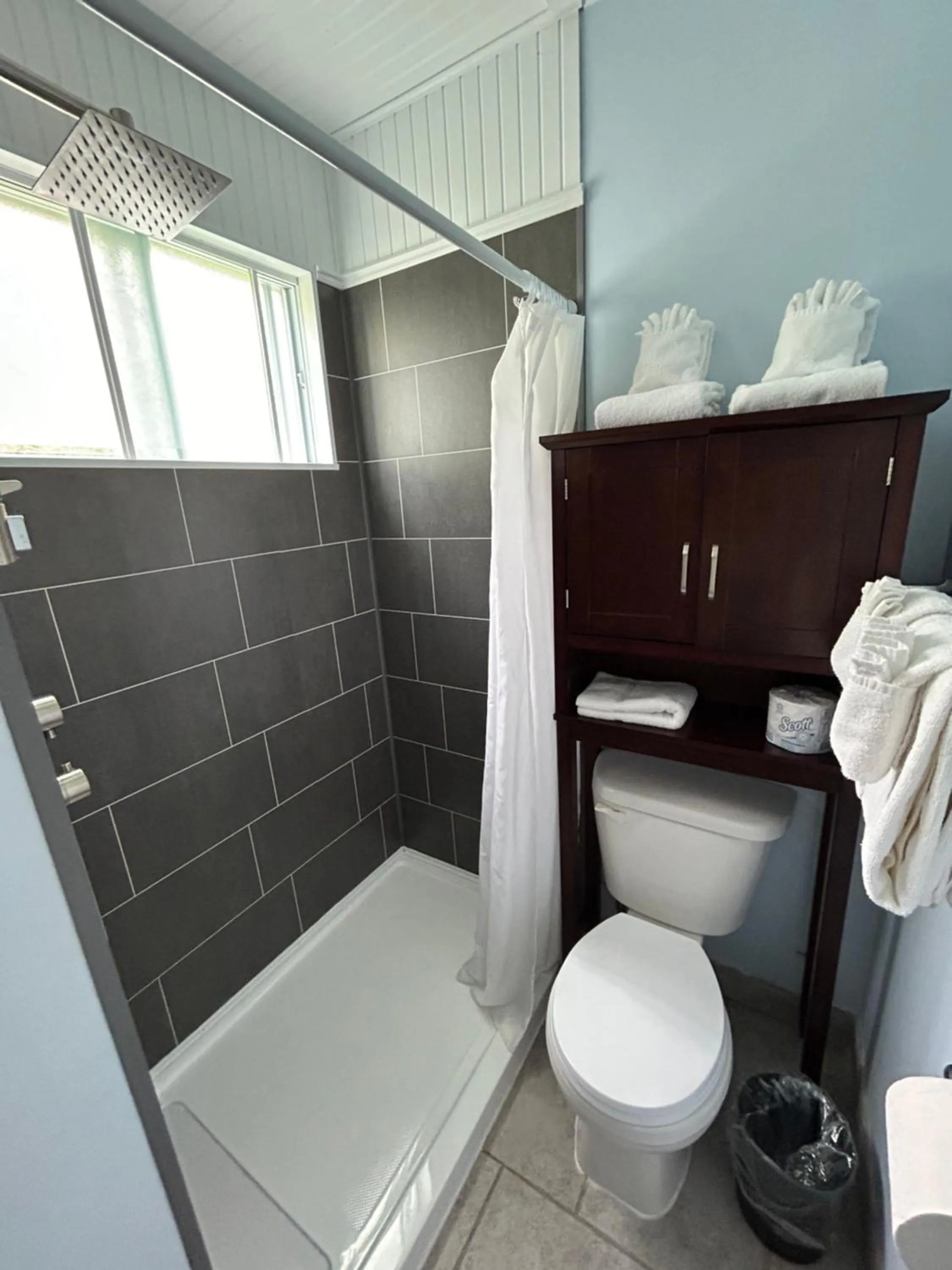 Toilet in Motel de L'Anse et Camping Rimouski