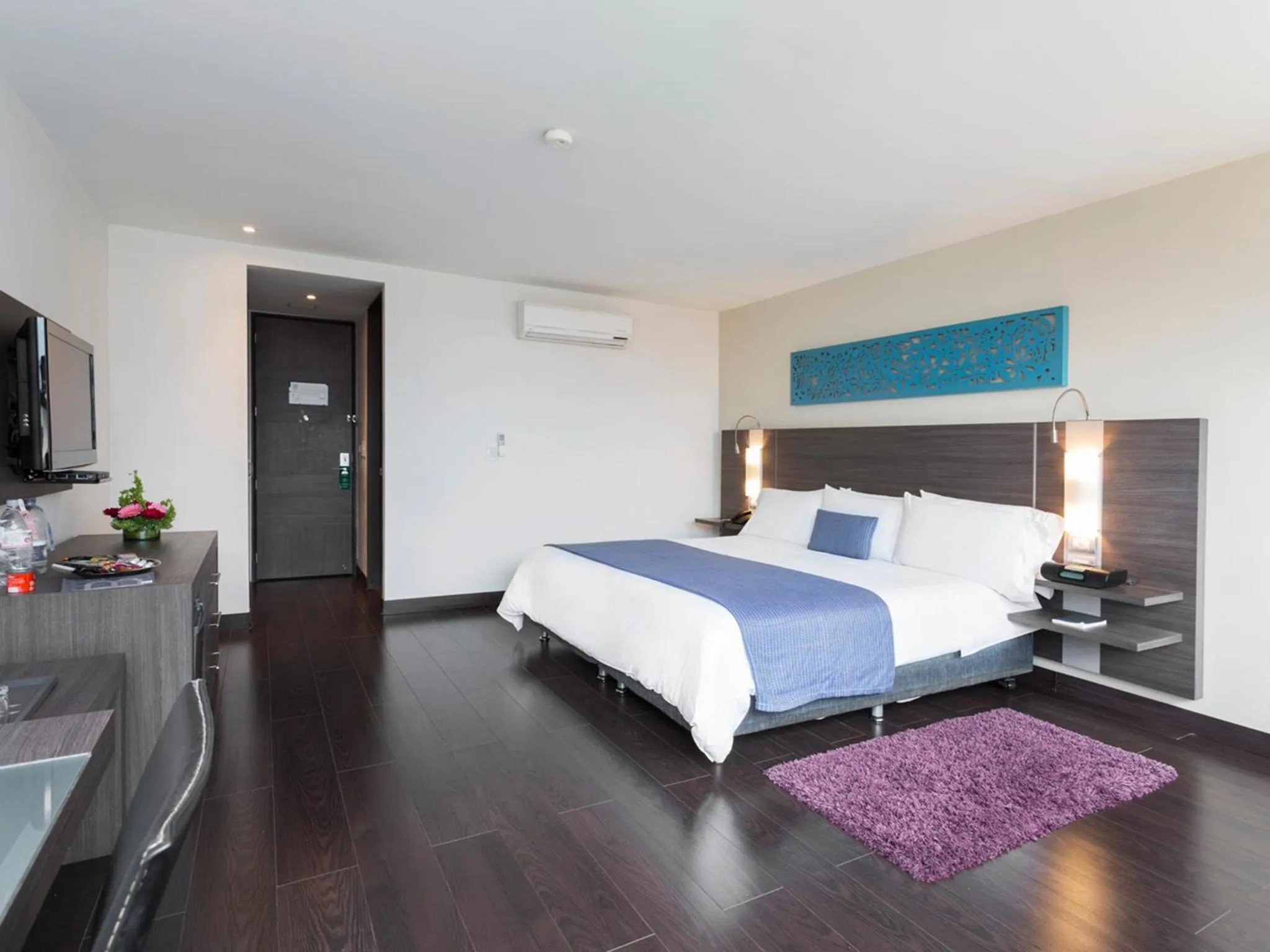 Photo of the whole room, Bed in Hotel bh El Poblado