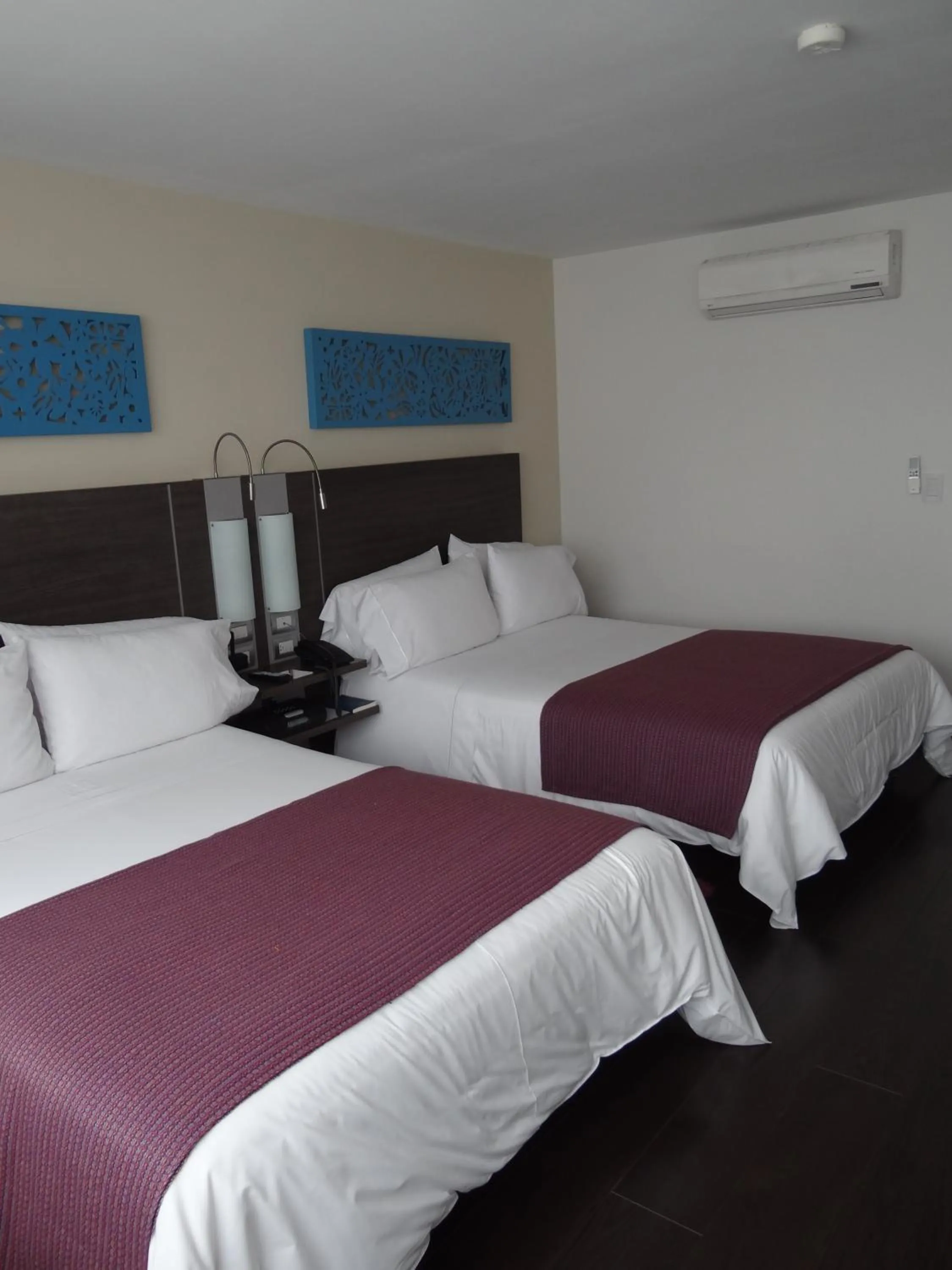 Bedroom, Bed in Hotel bh El Poblado