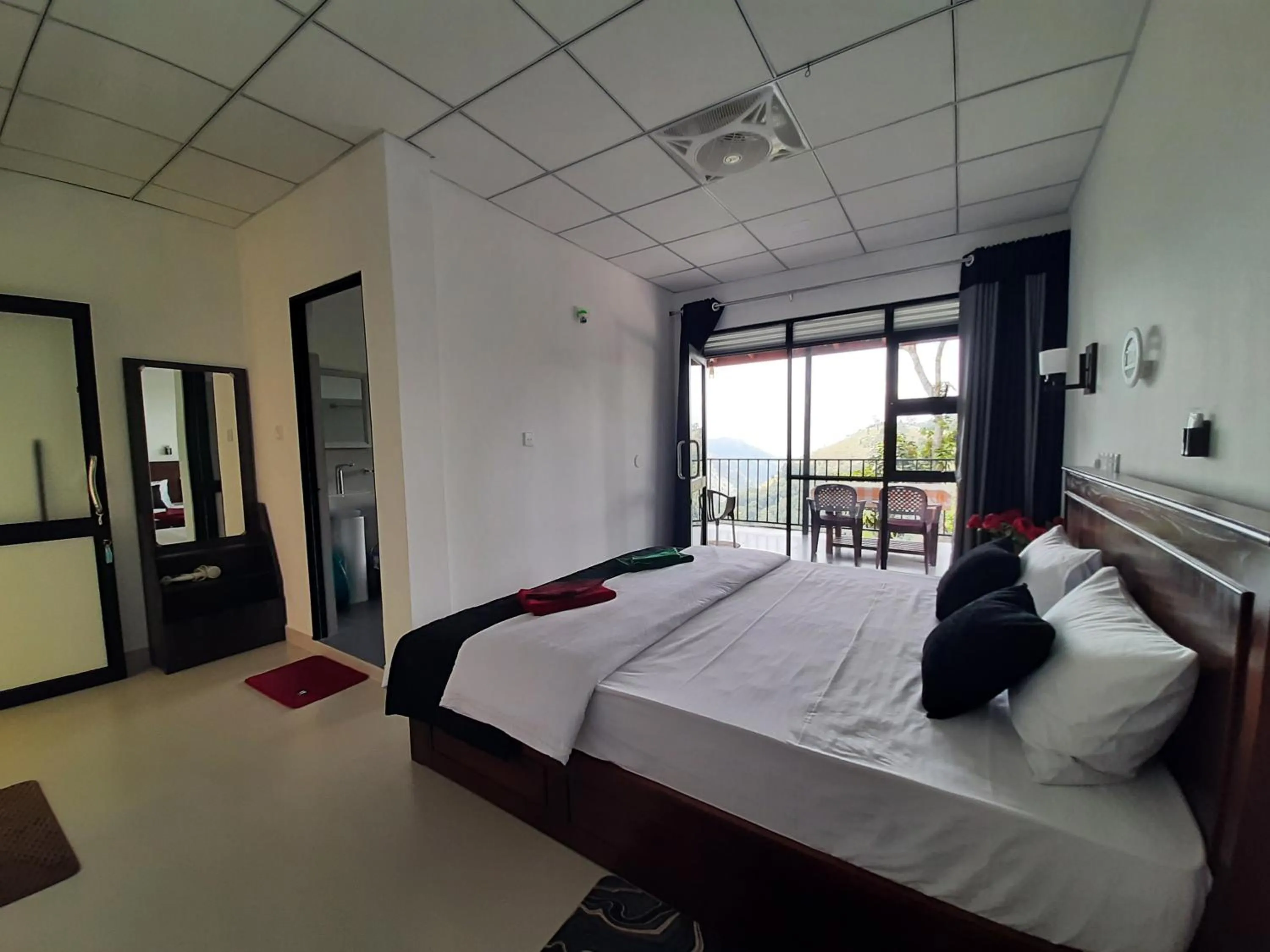 King Room with Mountain View - single occupancy in Glorious Nature Inn