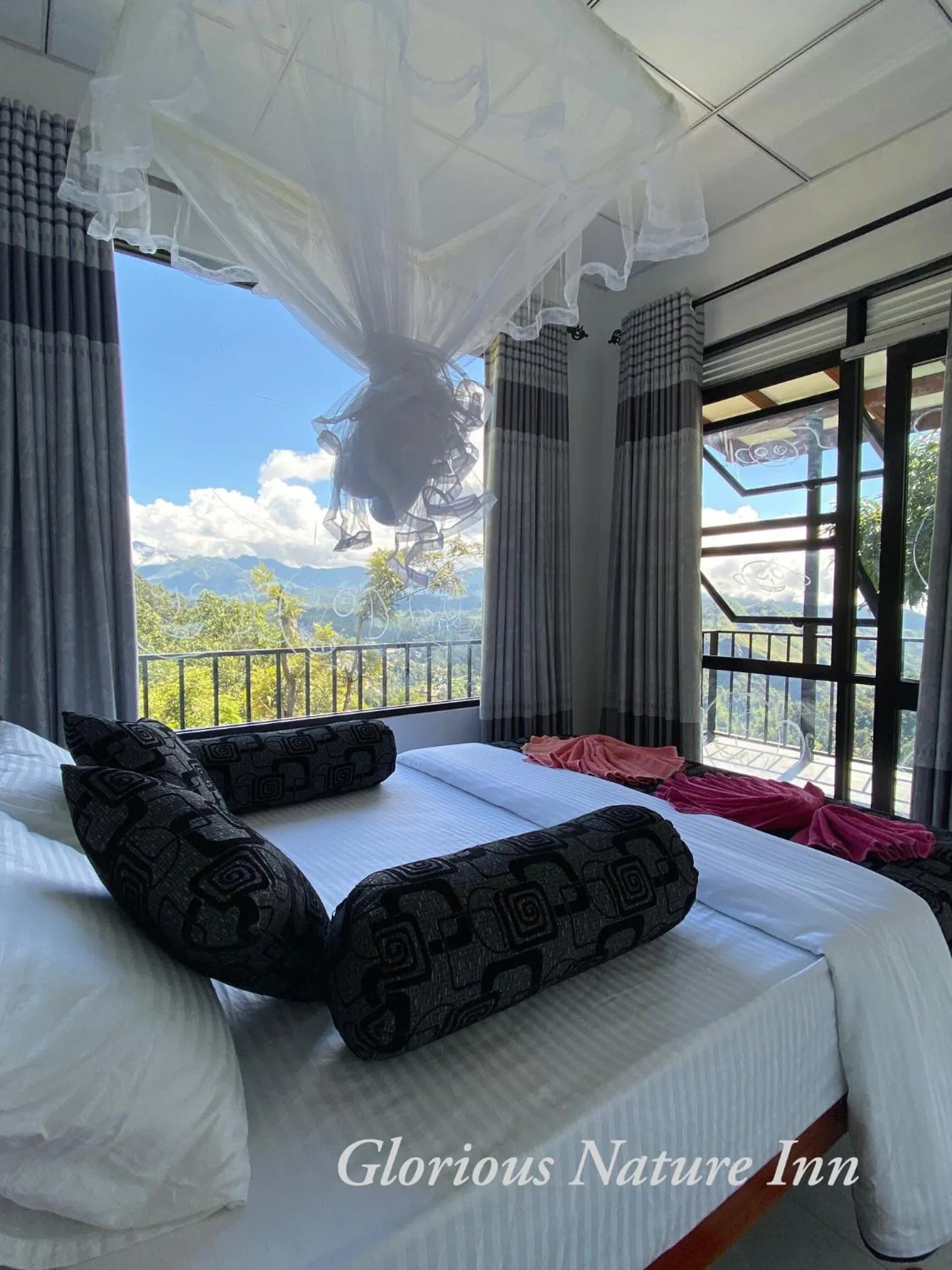 Queen Room with Balcony - single occupancy in Glorious Nature Inn