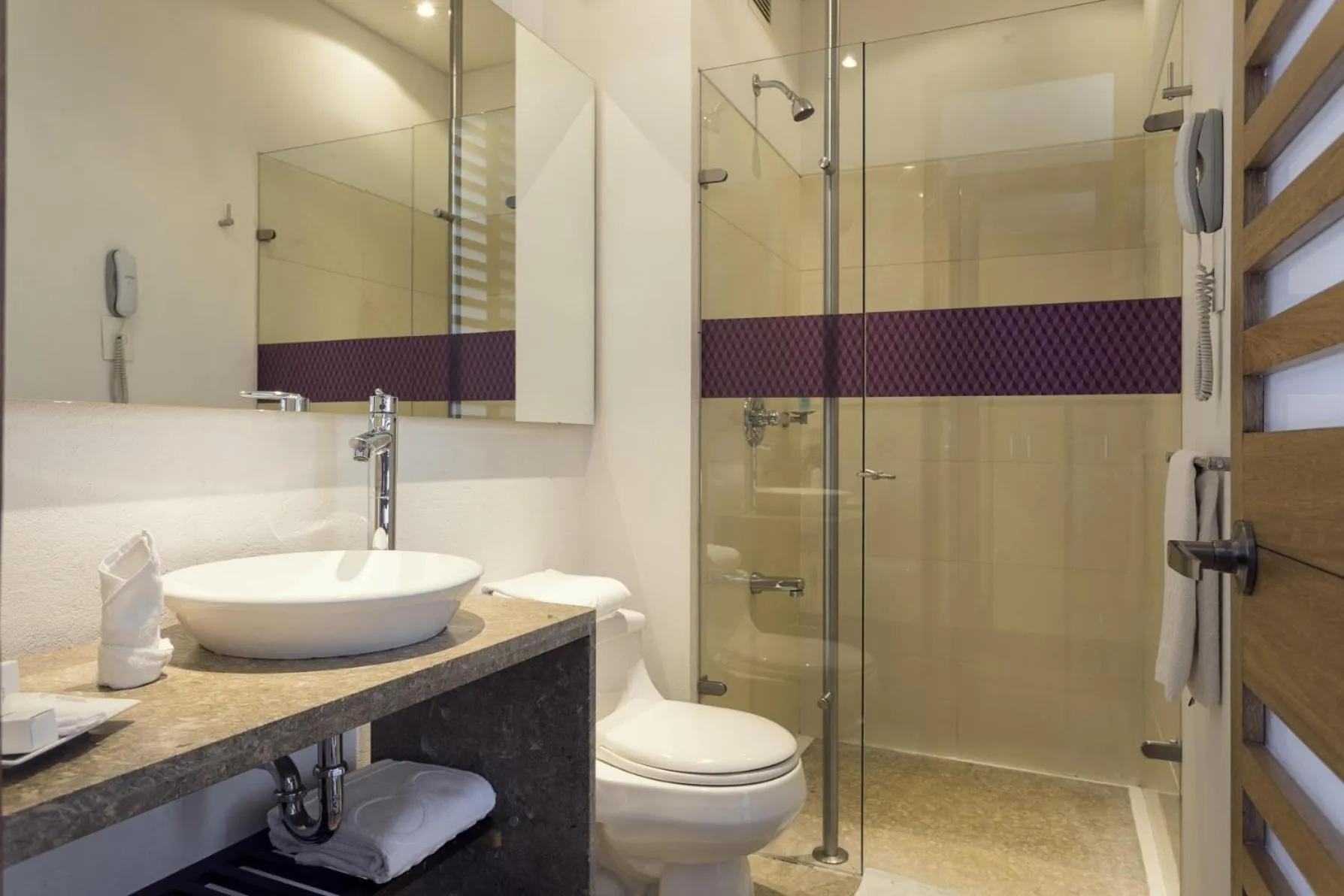 Shower in Mercure Bogota BH Retiro