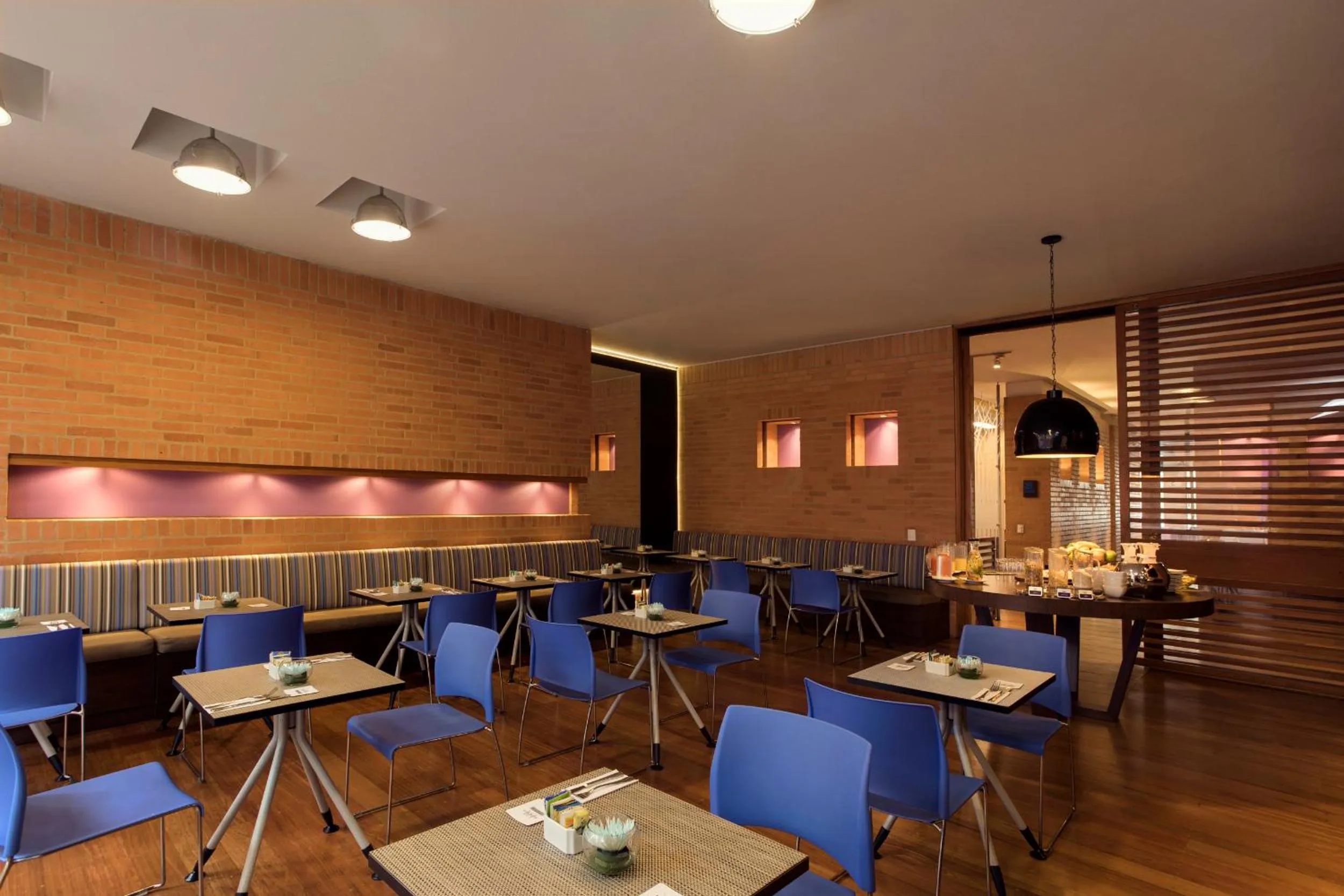 Restaurant/places to eat in Mercure Bogota BH Retiro