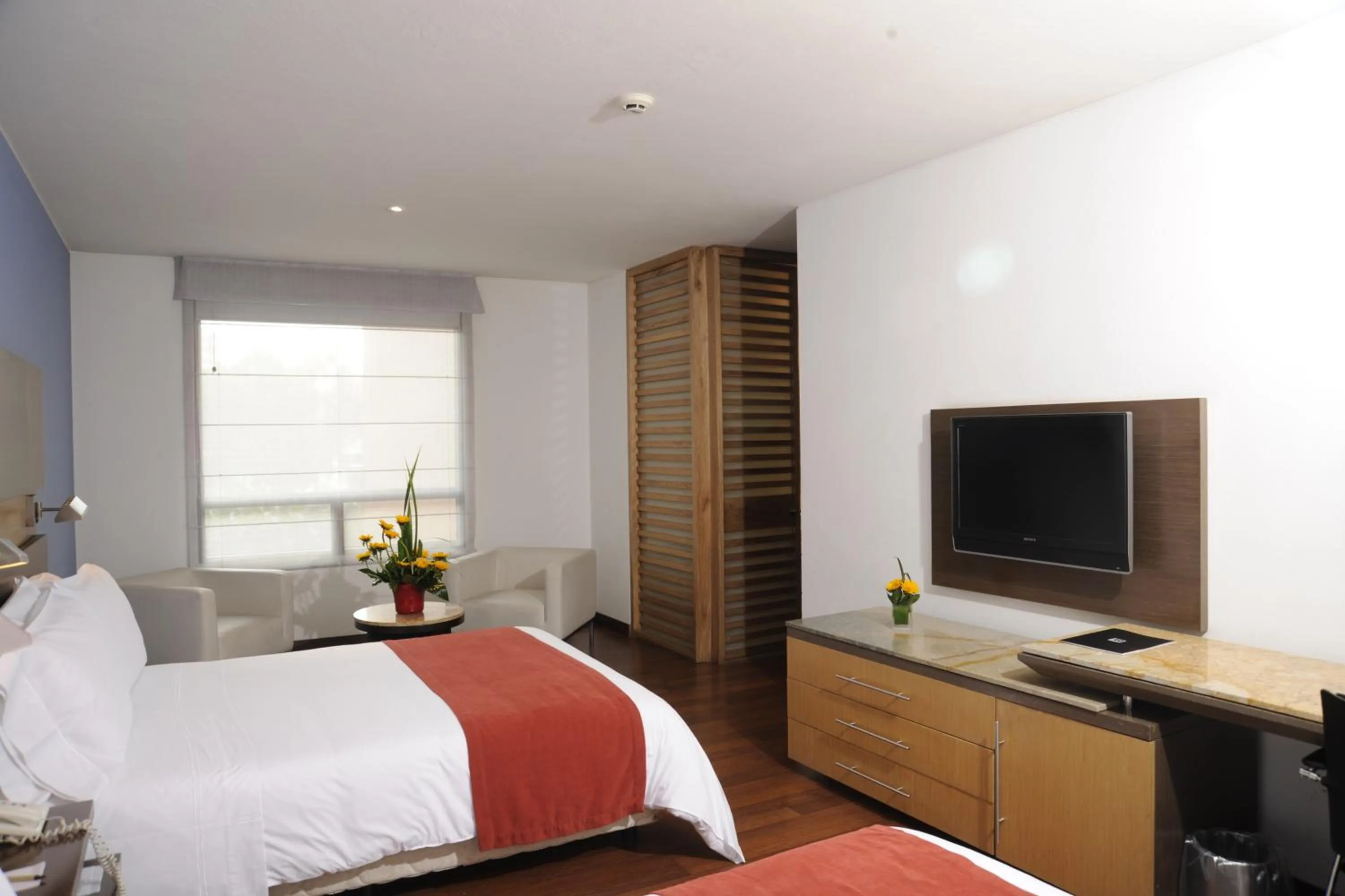 Photo of the whole room, Bed in Mercure Bogota BH Retiro