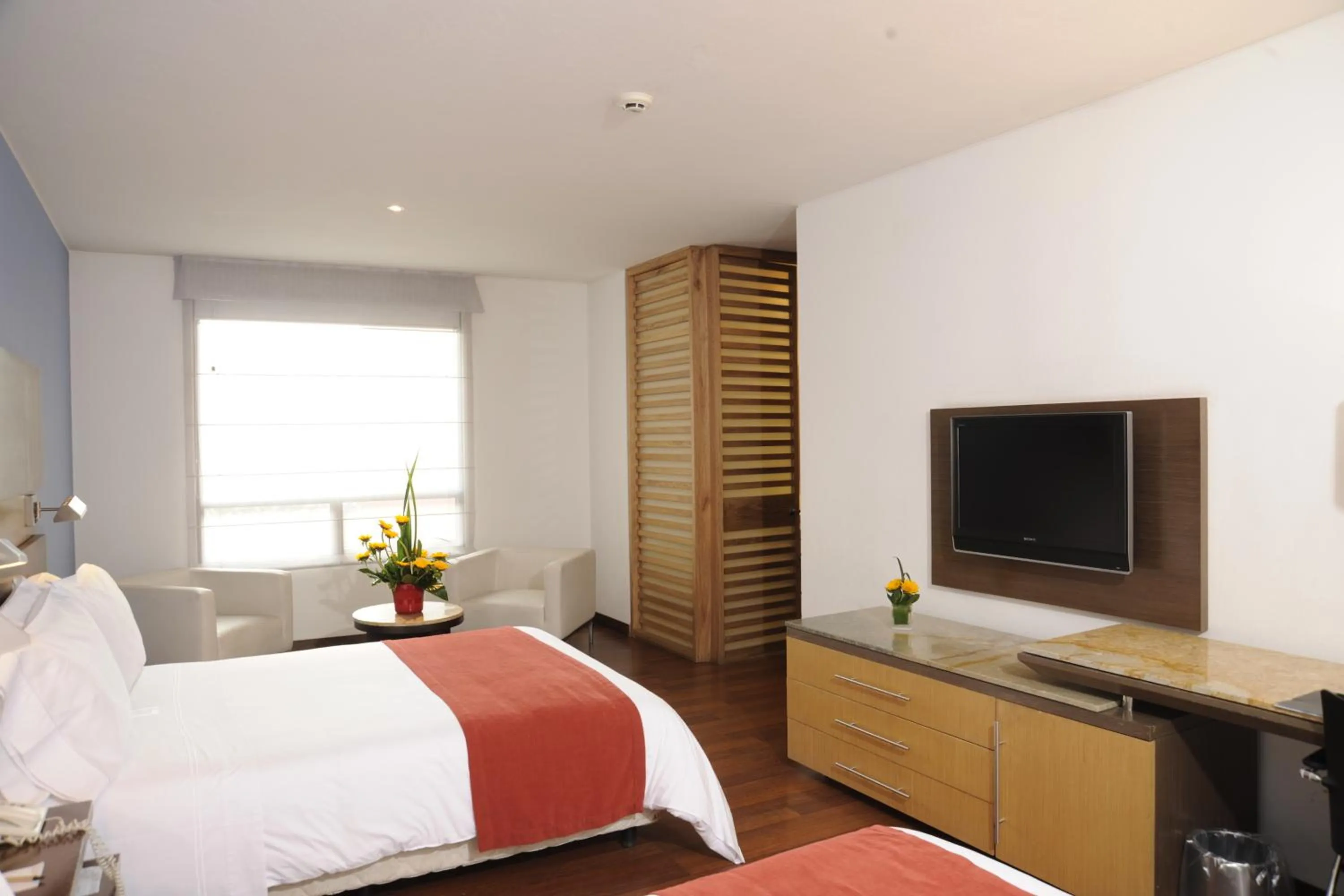 Photo of the whole room, Bed in Mercure Bogota BH Retiro