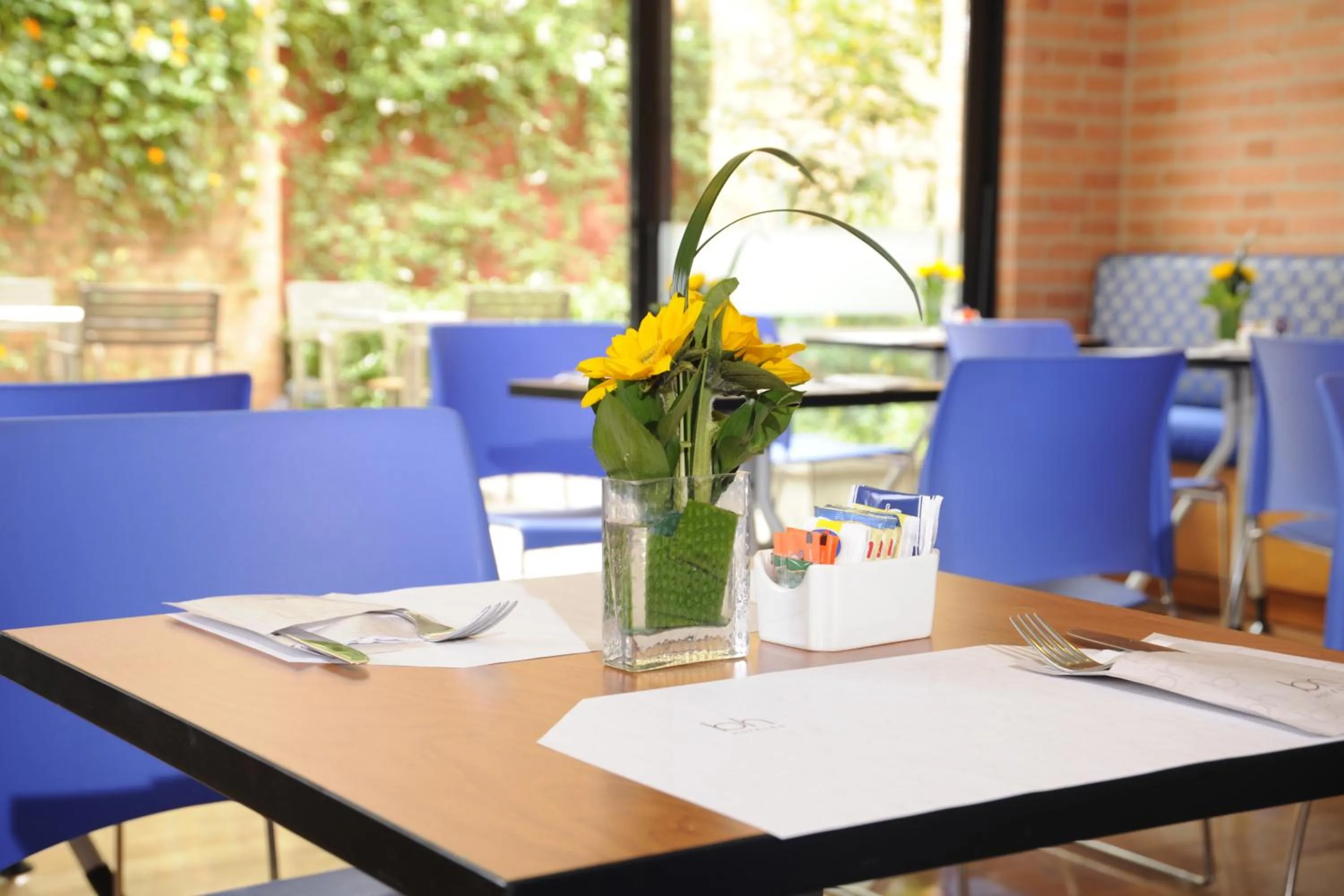 Restaurant/places to eat in Mercure Bogota BH Retiro