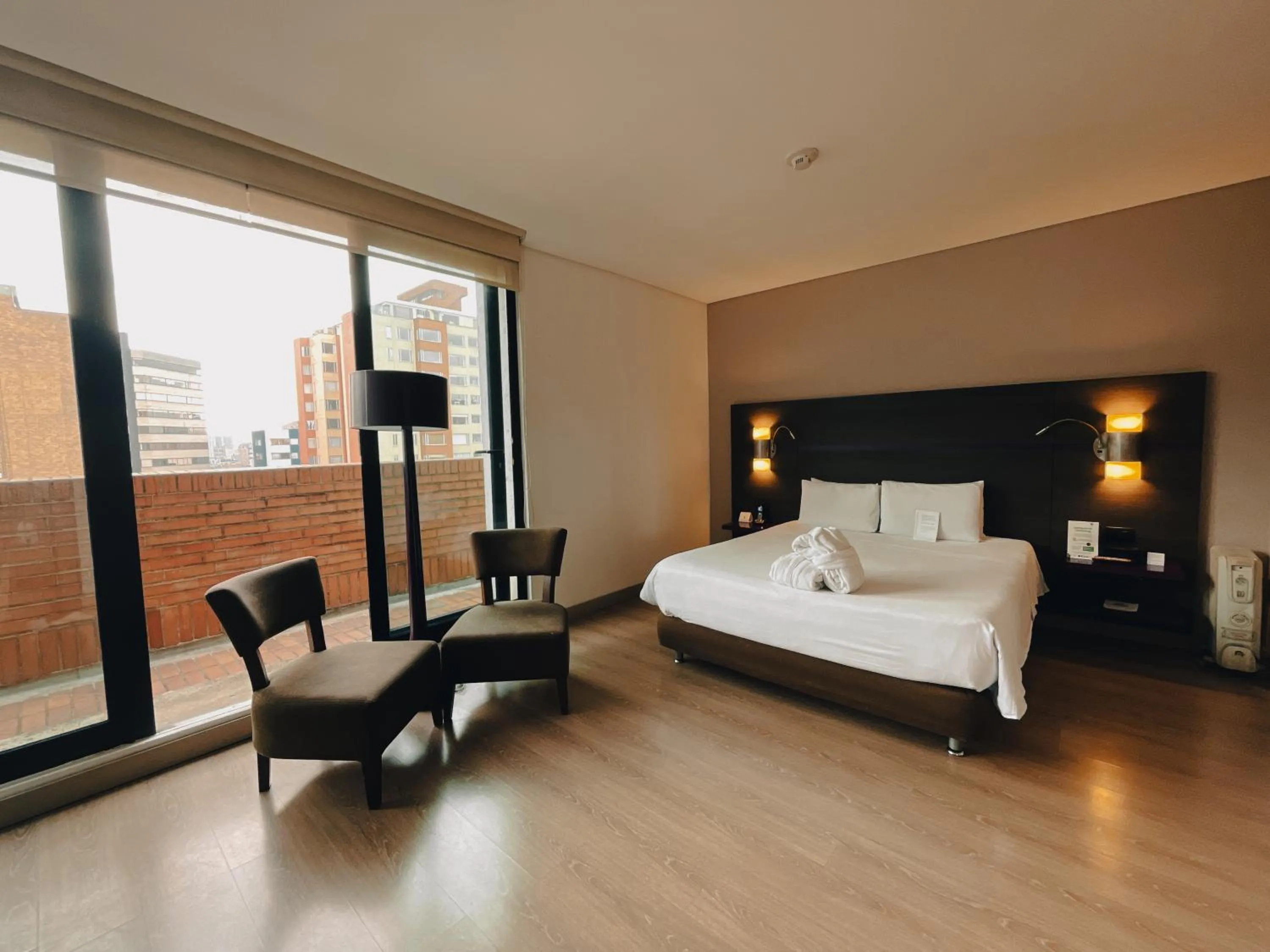 Photo of the whole room, Bed in Mercure Bogota BH Zona Financiera