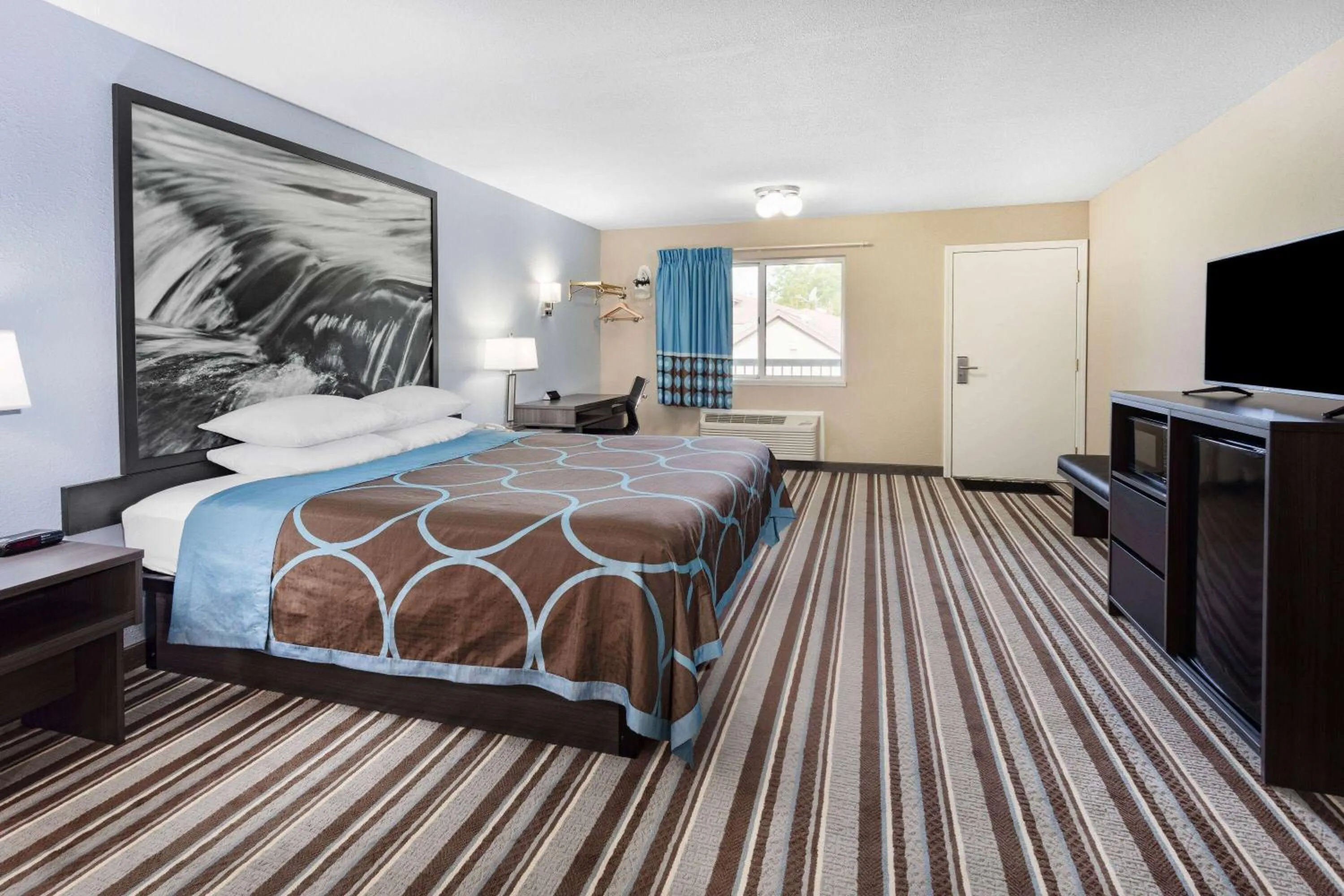 Bed in Super 8 by Wyndham Marysville/Port Huron Area