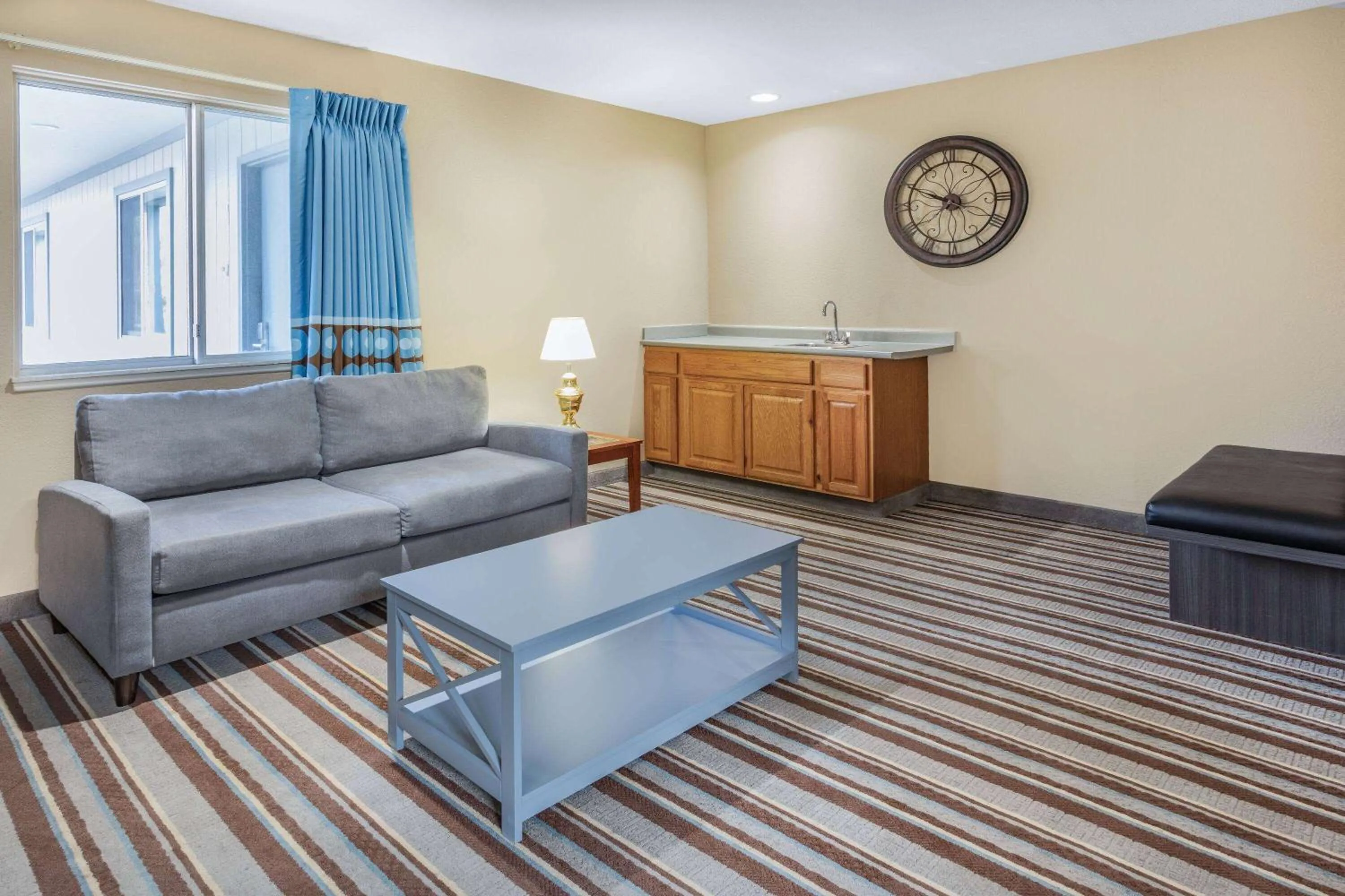 Photo of the whole room in Super 8 by Wyndham Marysville/Port Huron Area