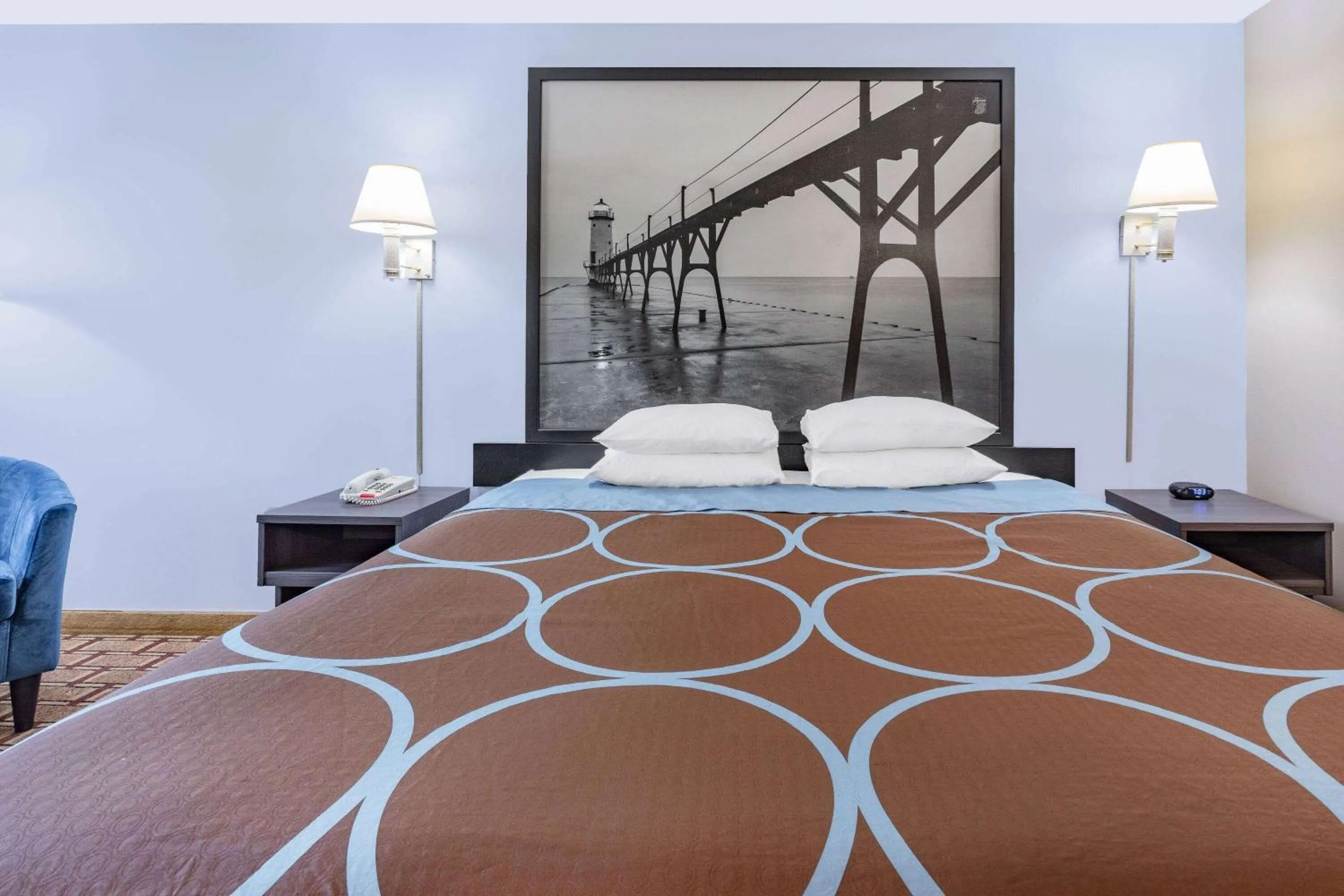 Photo of the whole room, Bed in Super 8 by Wyndham Marysville/Port Huron Area