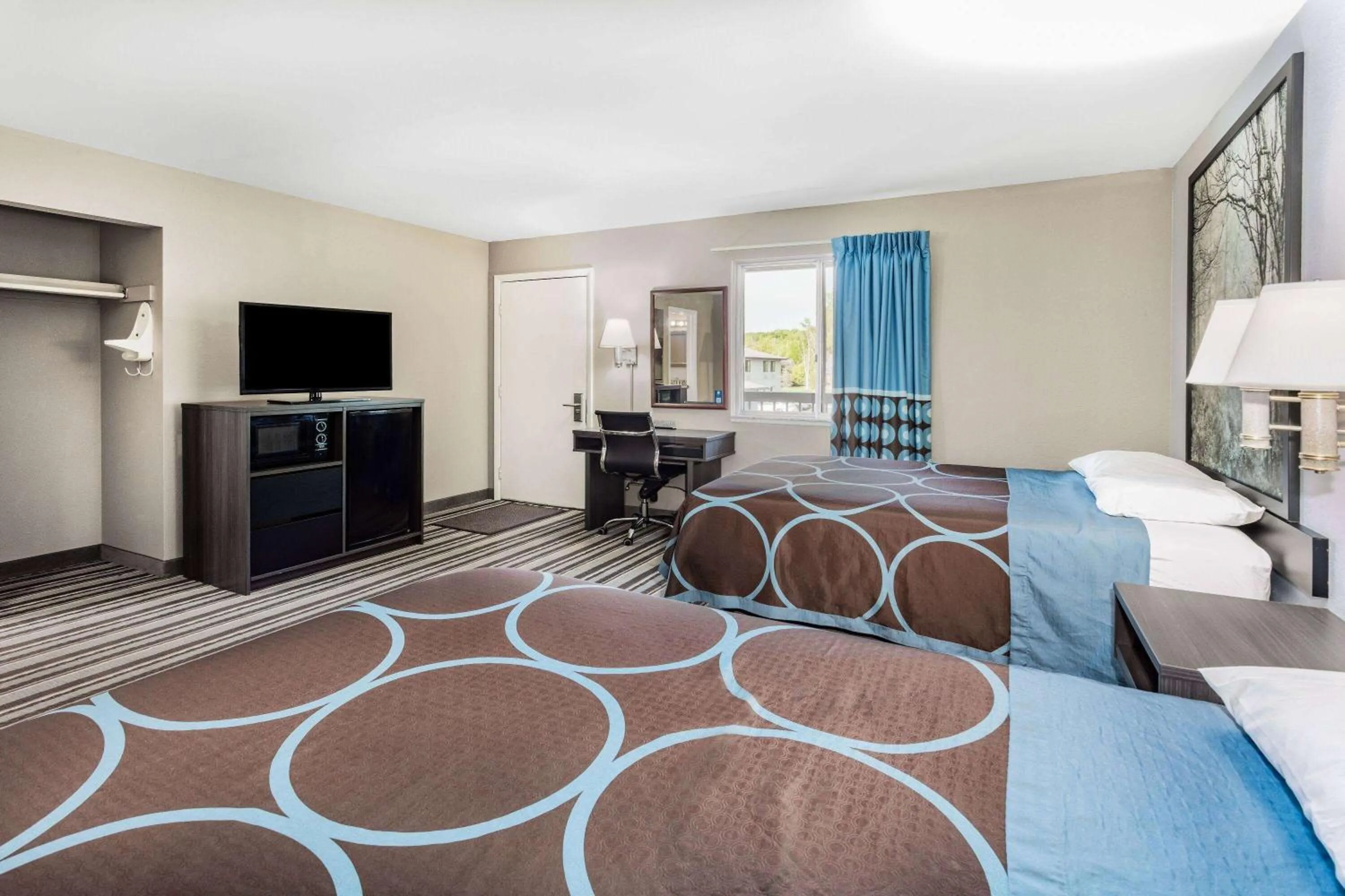 Photo of the whole room in Super 8 by Wyndham Marysville/Port Huron Area