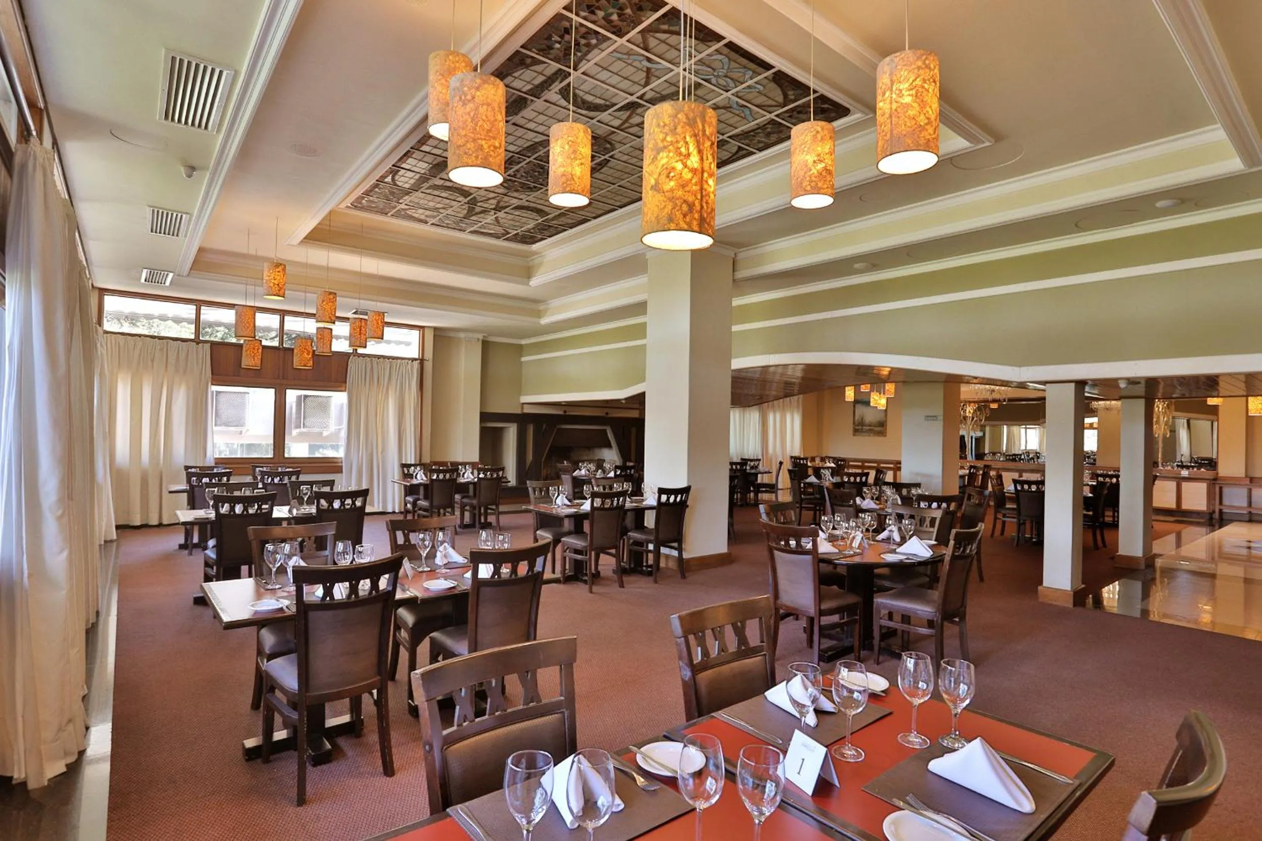 Restaurant/places to eat in Tri Hotel