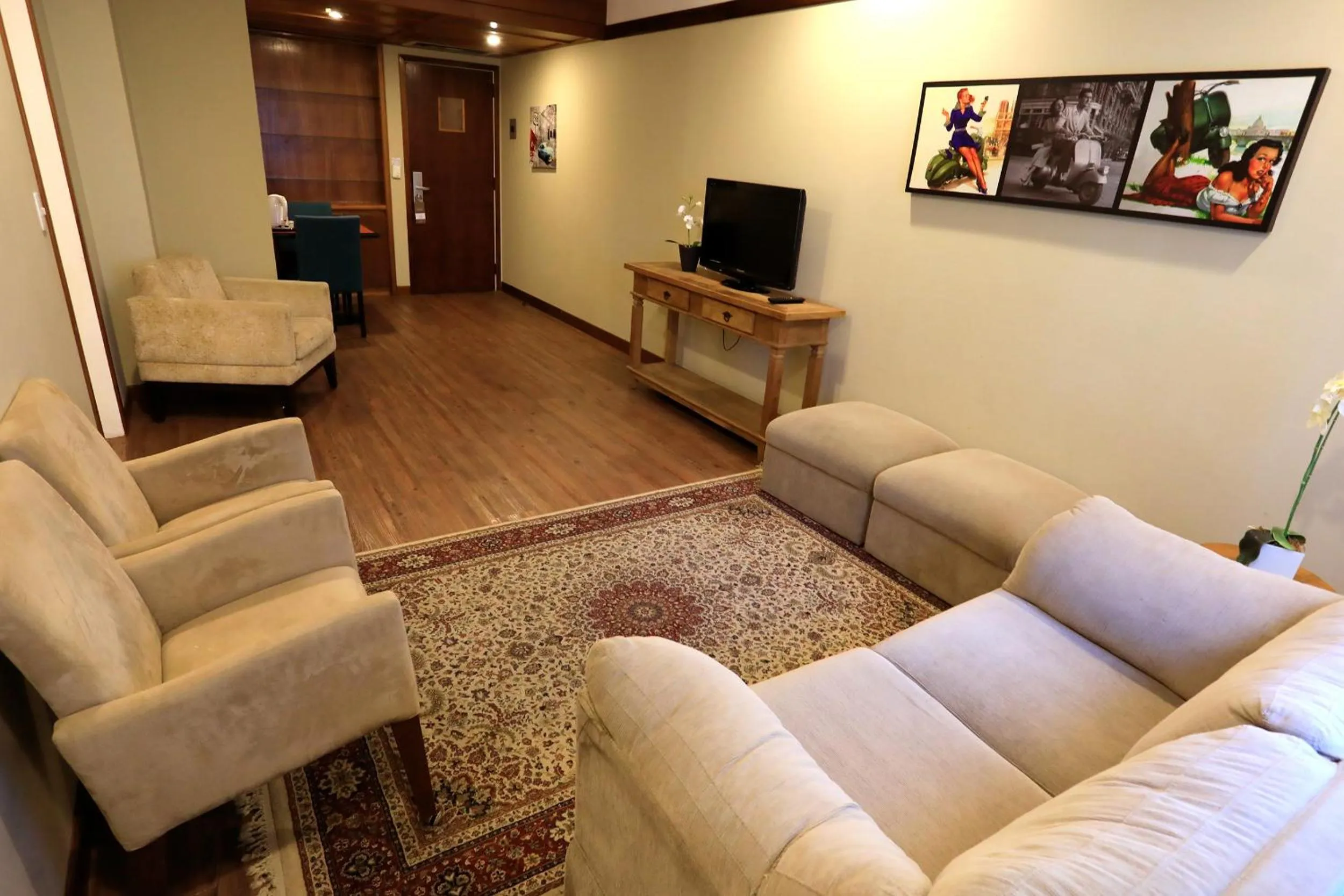 Photo of the whole room in Tri Hotel