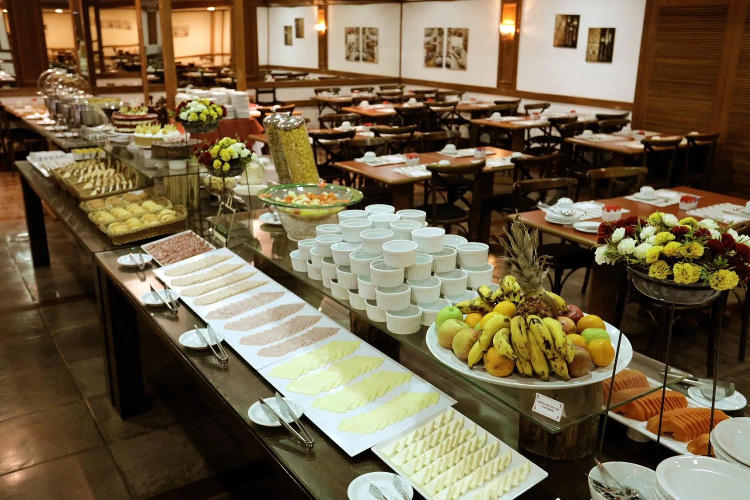 Dining area in Tri Hotel