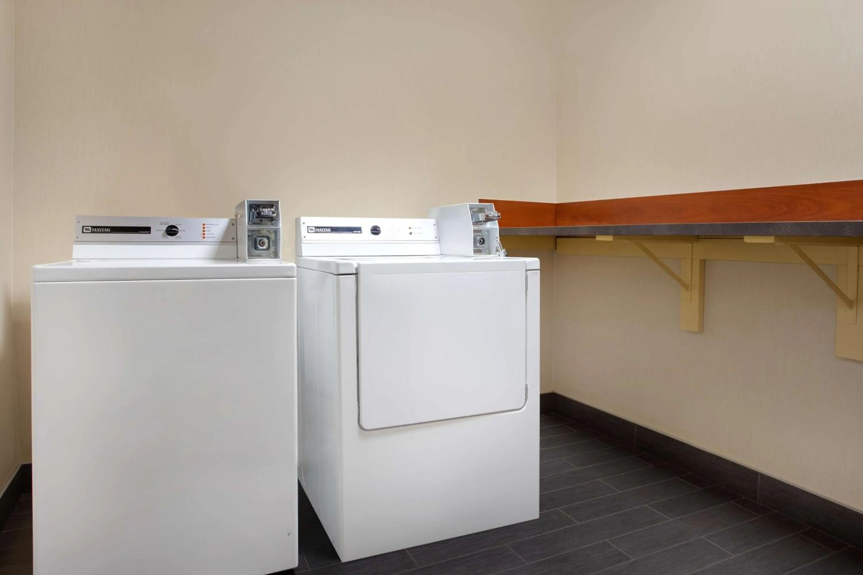 washing machine in Hilton Garden Inn Omaha West