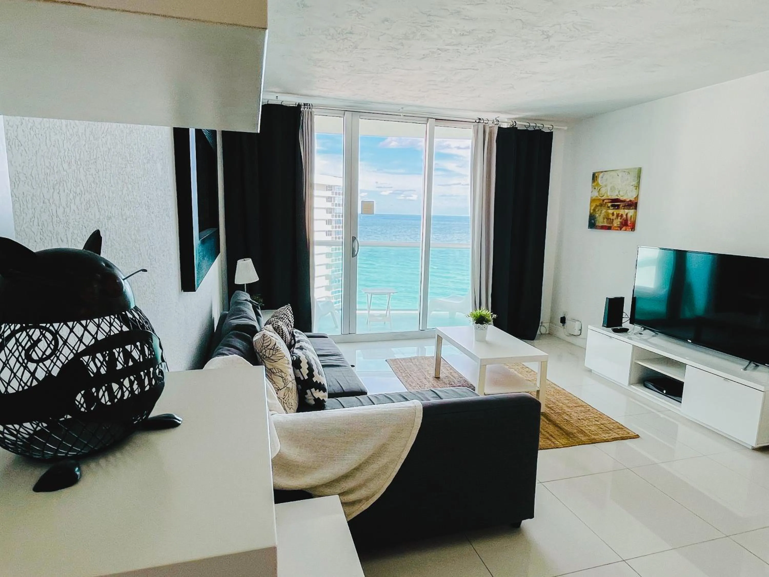 Miami Hallandale Condo, Partial Ocean View Direct Beach and Pool Access Miami Hollywood Beach