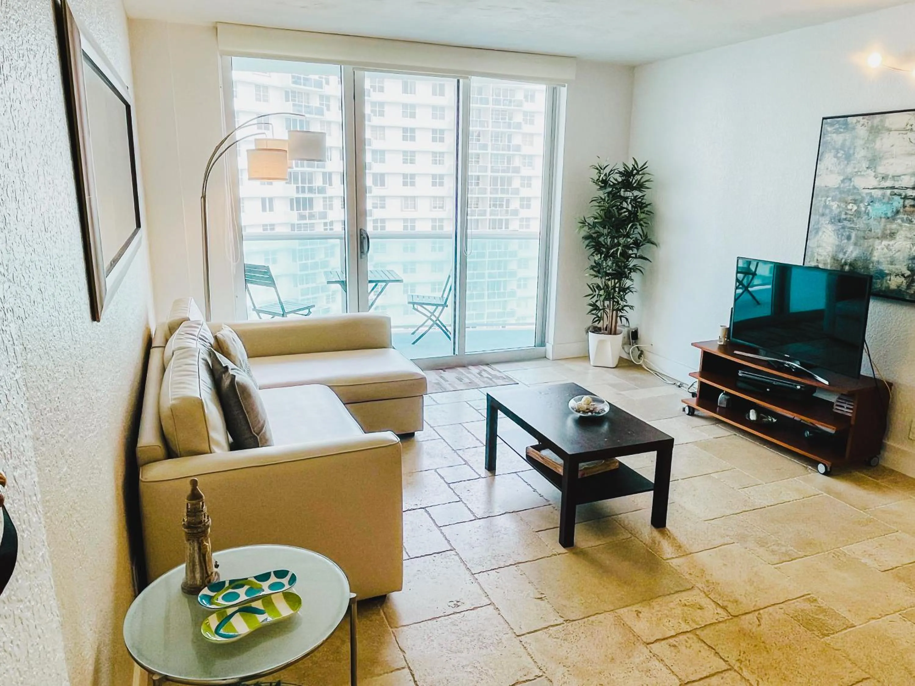 Miami Hallandale Condo, Partial Ocean View Direct Beach and Pool Access Miami Hollywood Beach