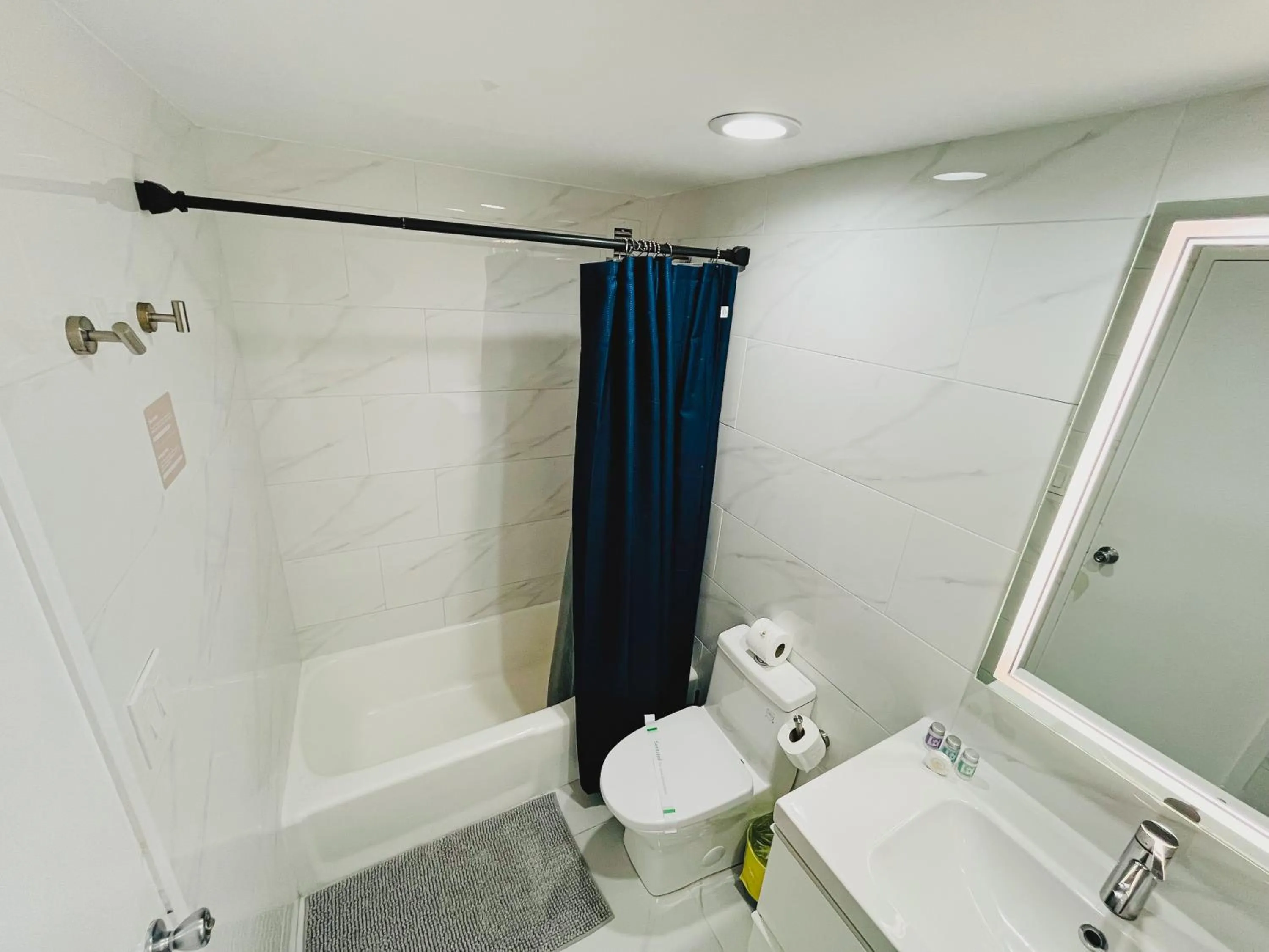 Miami Hallandale Condo, Partial Ocean View Direct Beach and Pool Access Miami Hollywood Beach