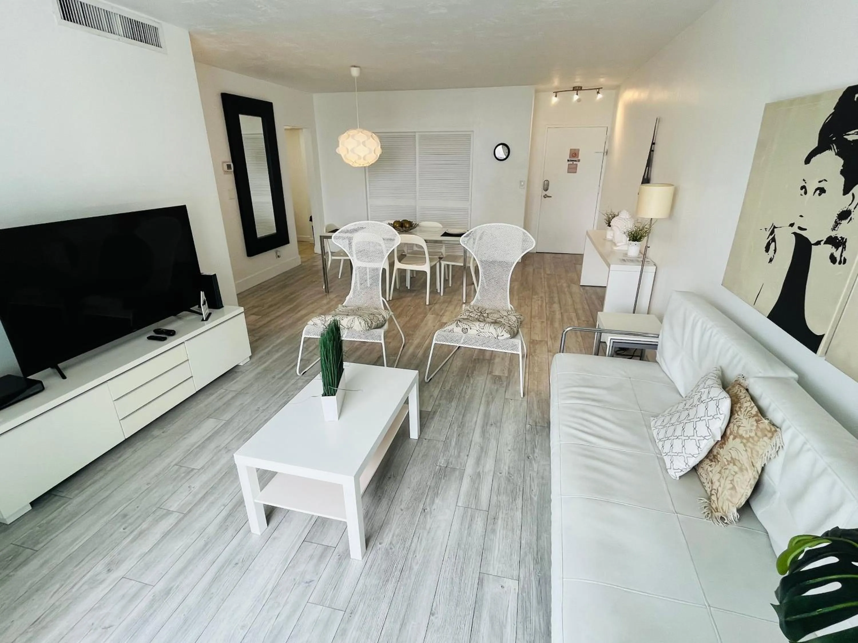 Miami Hallandale Condo, Partial Ocean View Direct Beach and Pool Access Miami Hollywood Beach