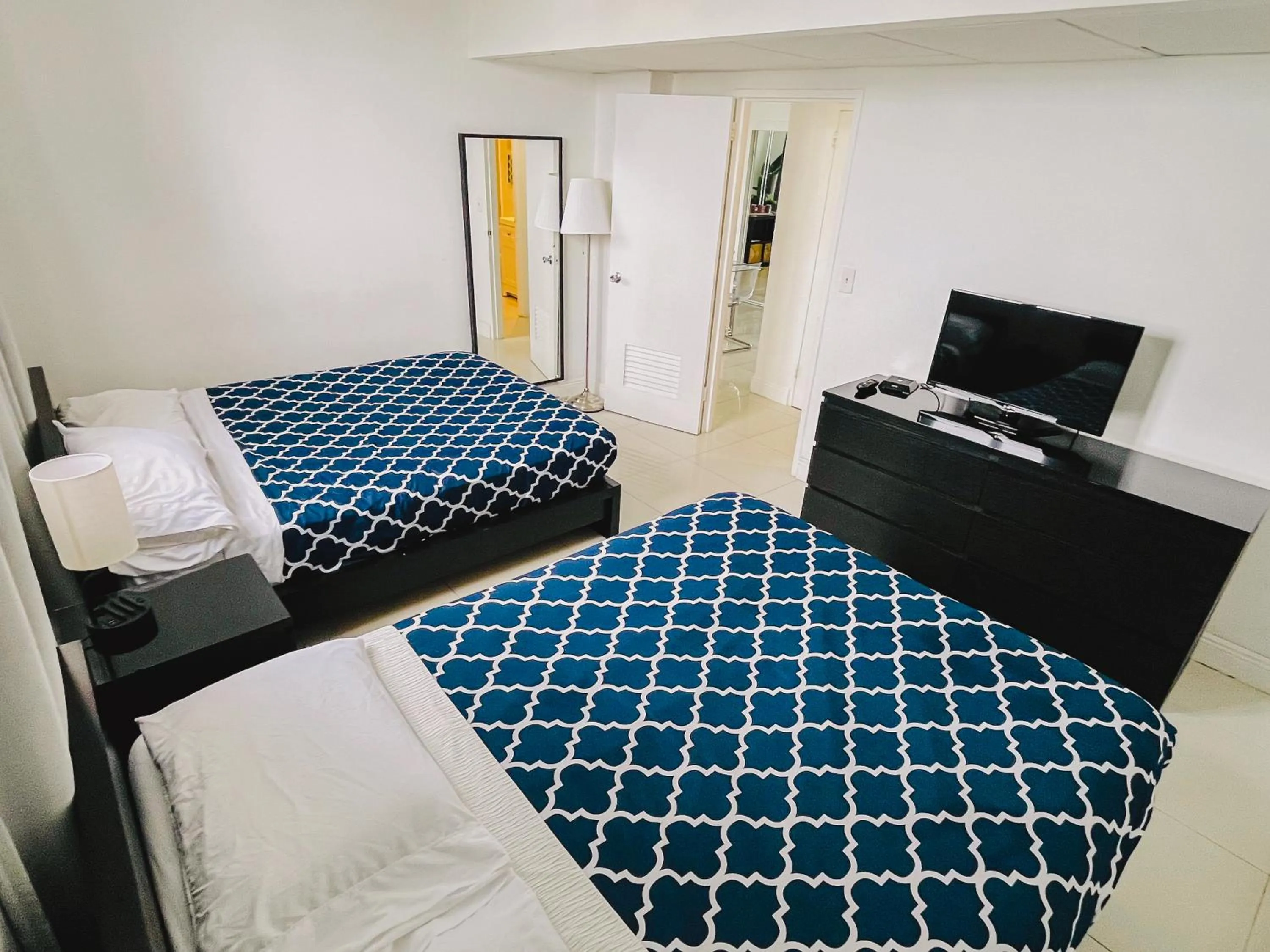 Bed in Miami Hallandale Condo, Partial Ocean View Direct Beach and Pool Access Miami Hollywood Beach