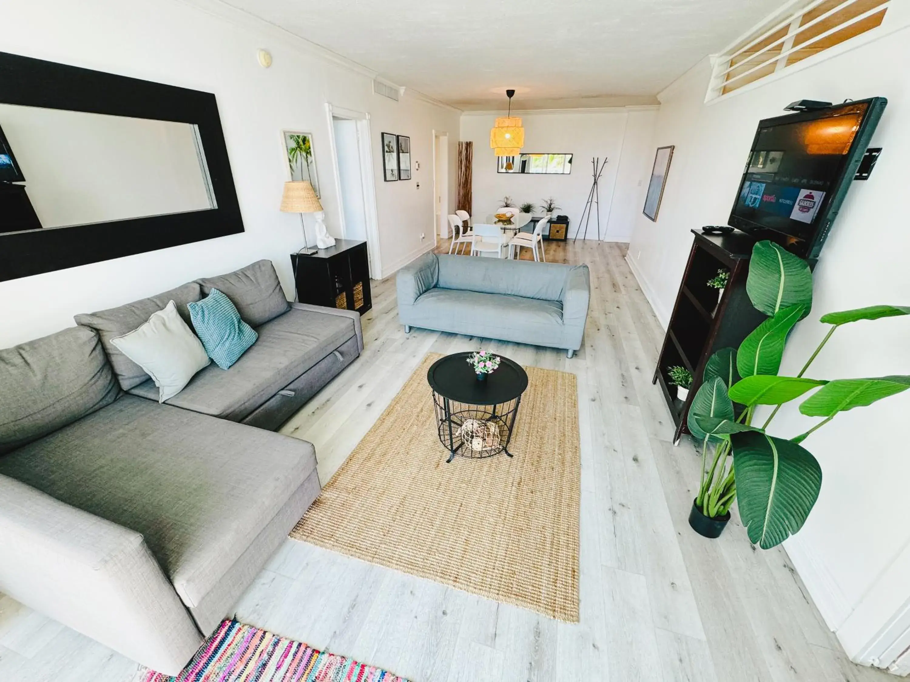 Two-Bedroom Apartment in Miami Hallandale Condo, Partial Ocean View Direct Beach and Pool Access Miami Hollywood Beach Two-Bedroom Apartment in Miami Hallandale Condo, Partial Ocean View Direct Beach and Pool Access Miami Hollywood Beach