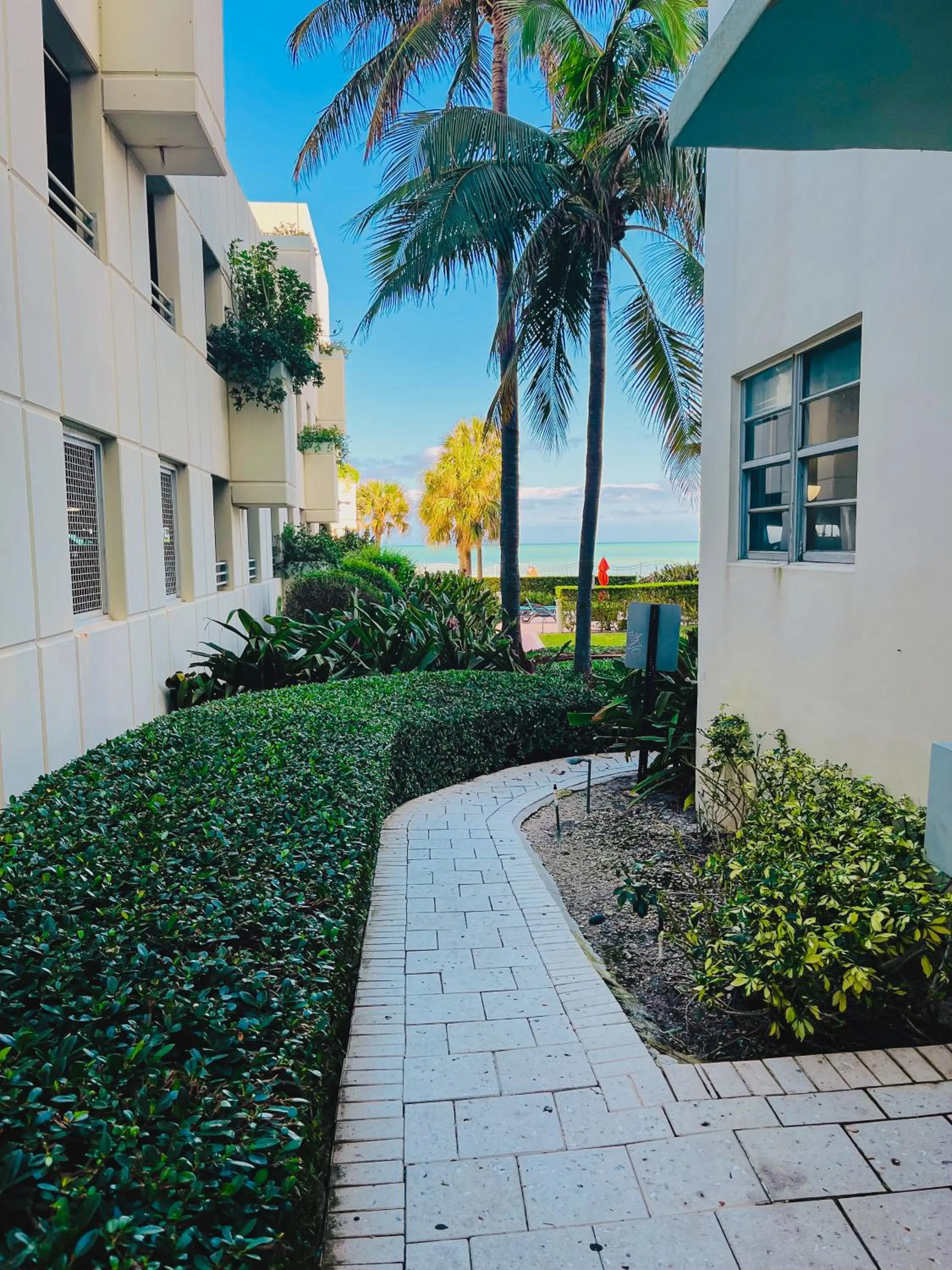 Miami Hallandale Condo, Partial Ocean View Direct Beach and Pool Access Miami Hollywood Beach