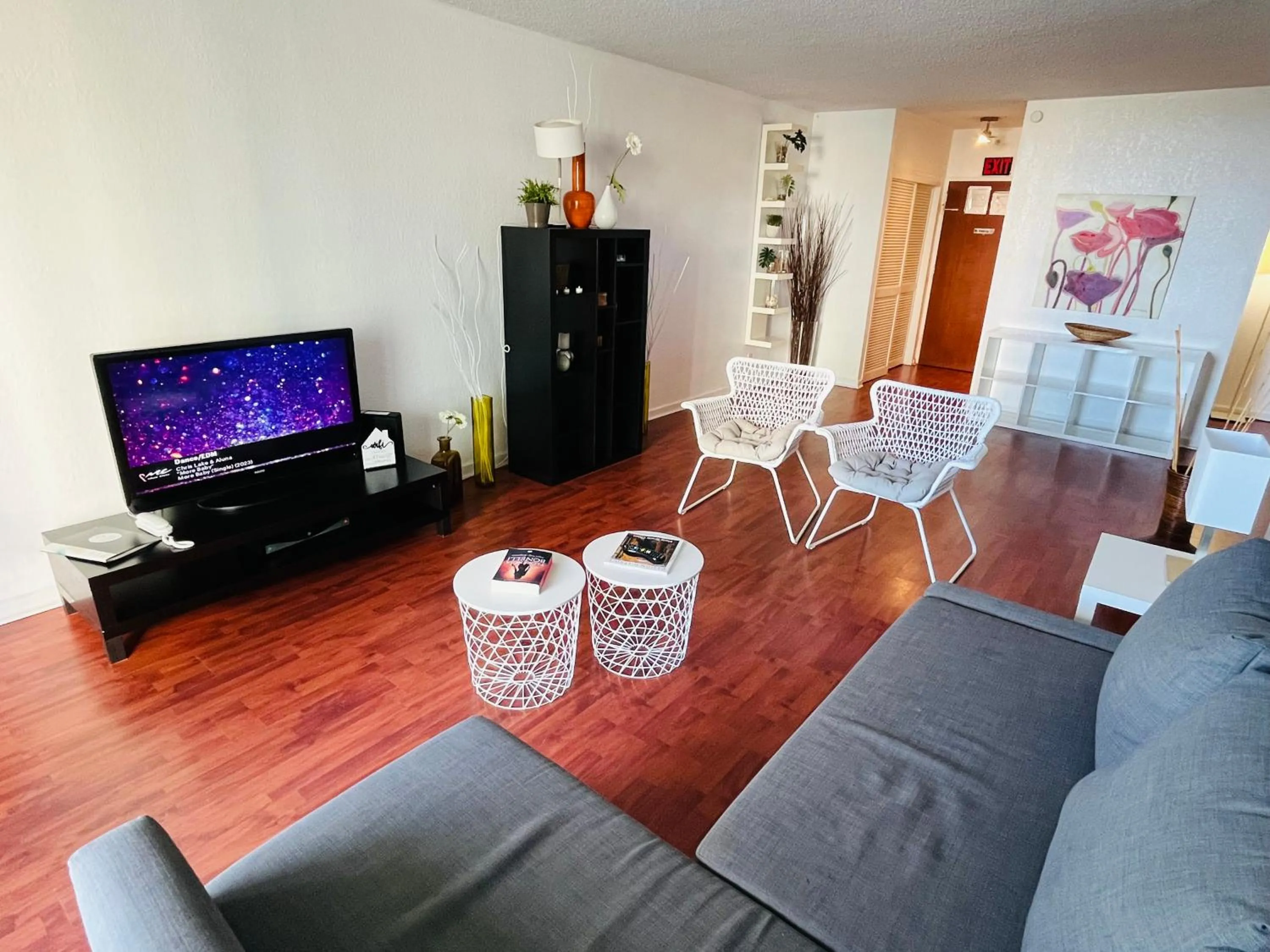 Miami Hallandale Condo, Partial Ocean View Direct Beach and Pool Access Miami Hollywood Beach