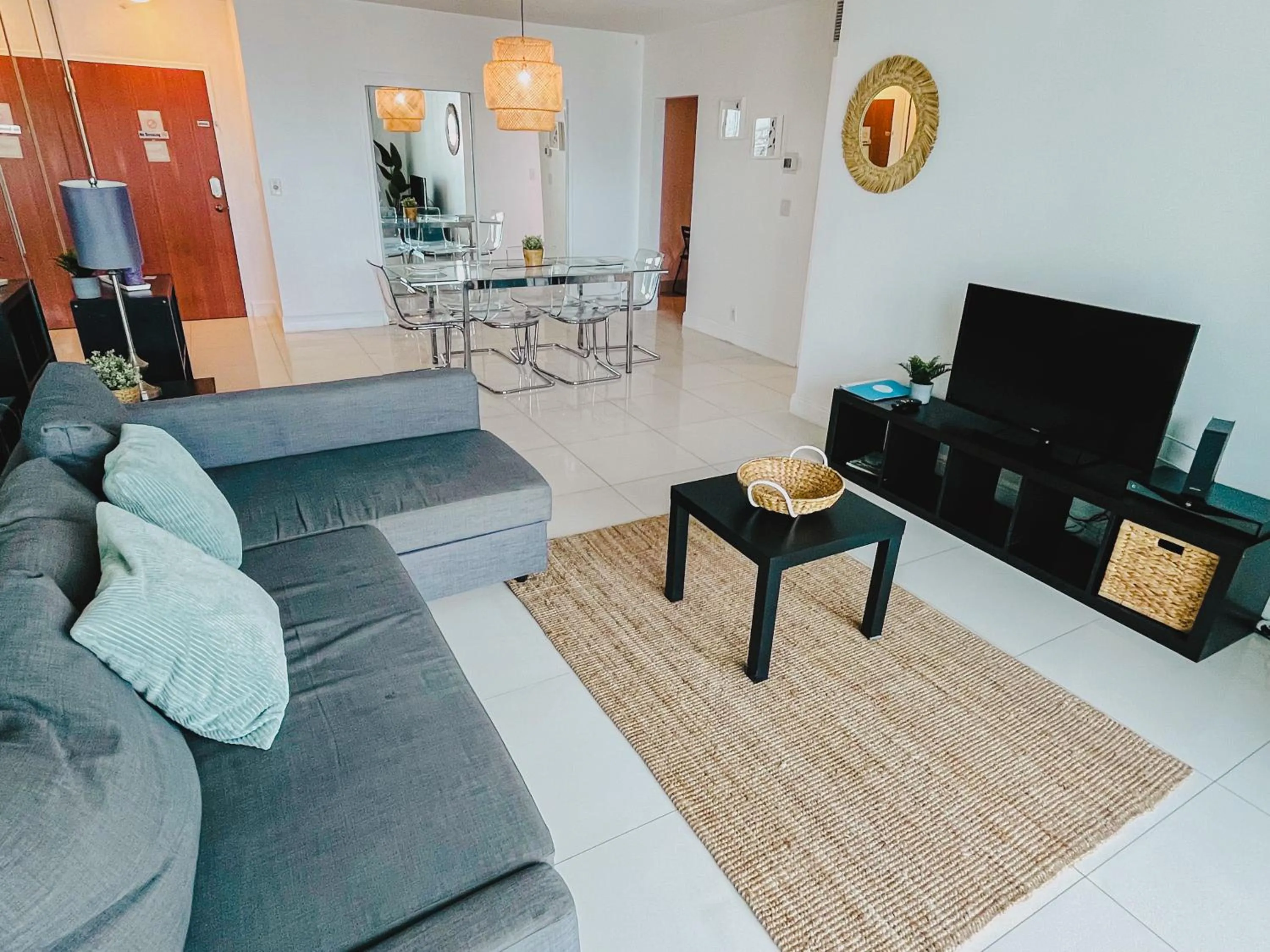 Miami Hallandale Condo, Partial Ocean View Direct Beach and Pool Access Miami Hollywood Beach