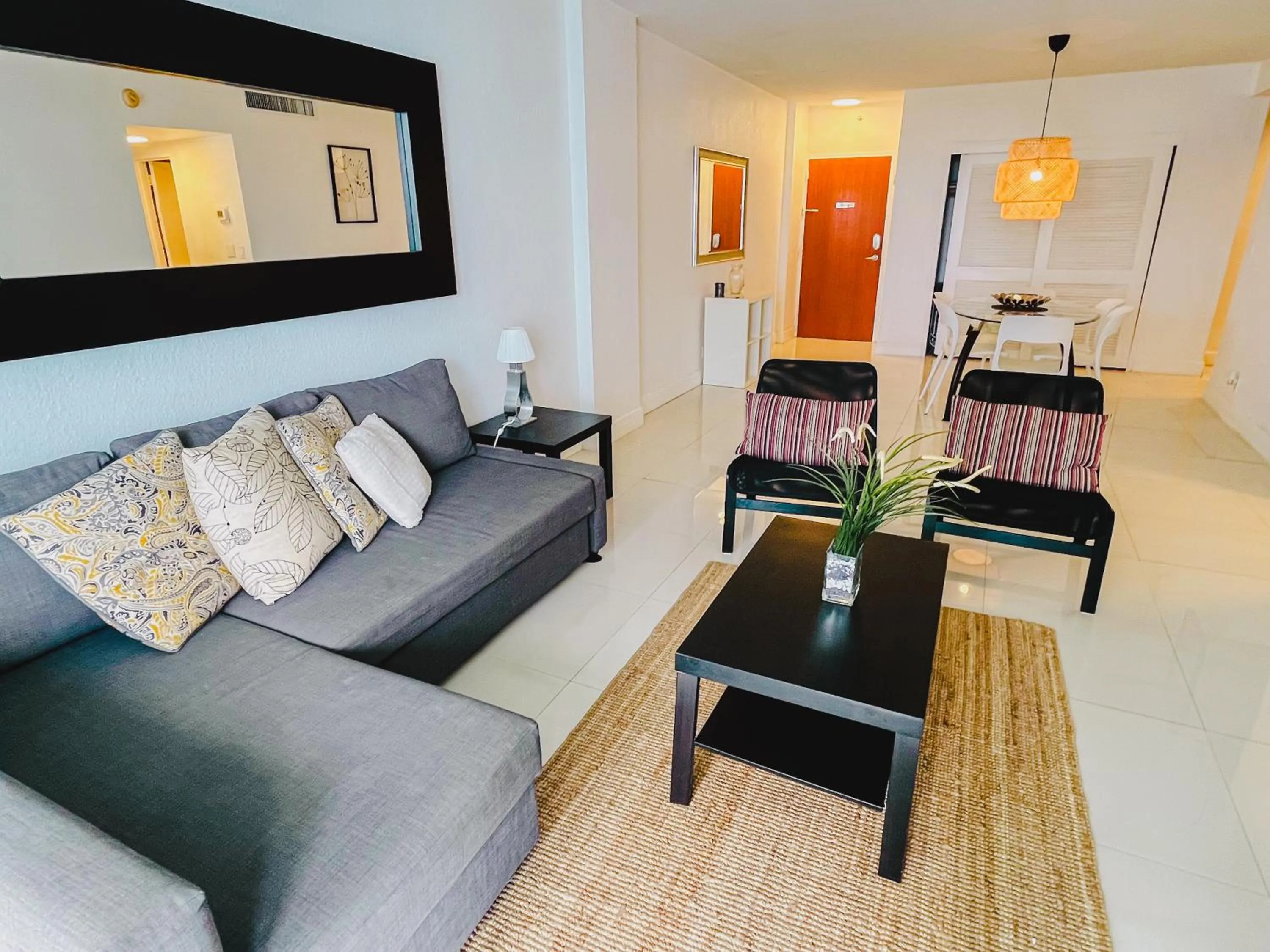 Miami Hallandale Condo, Partial Ocean View Direct Beach and Pool Access Miami Hollywood Beach