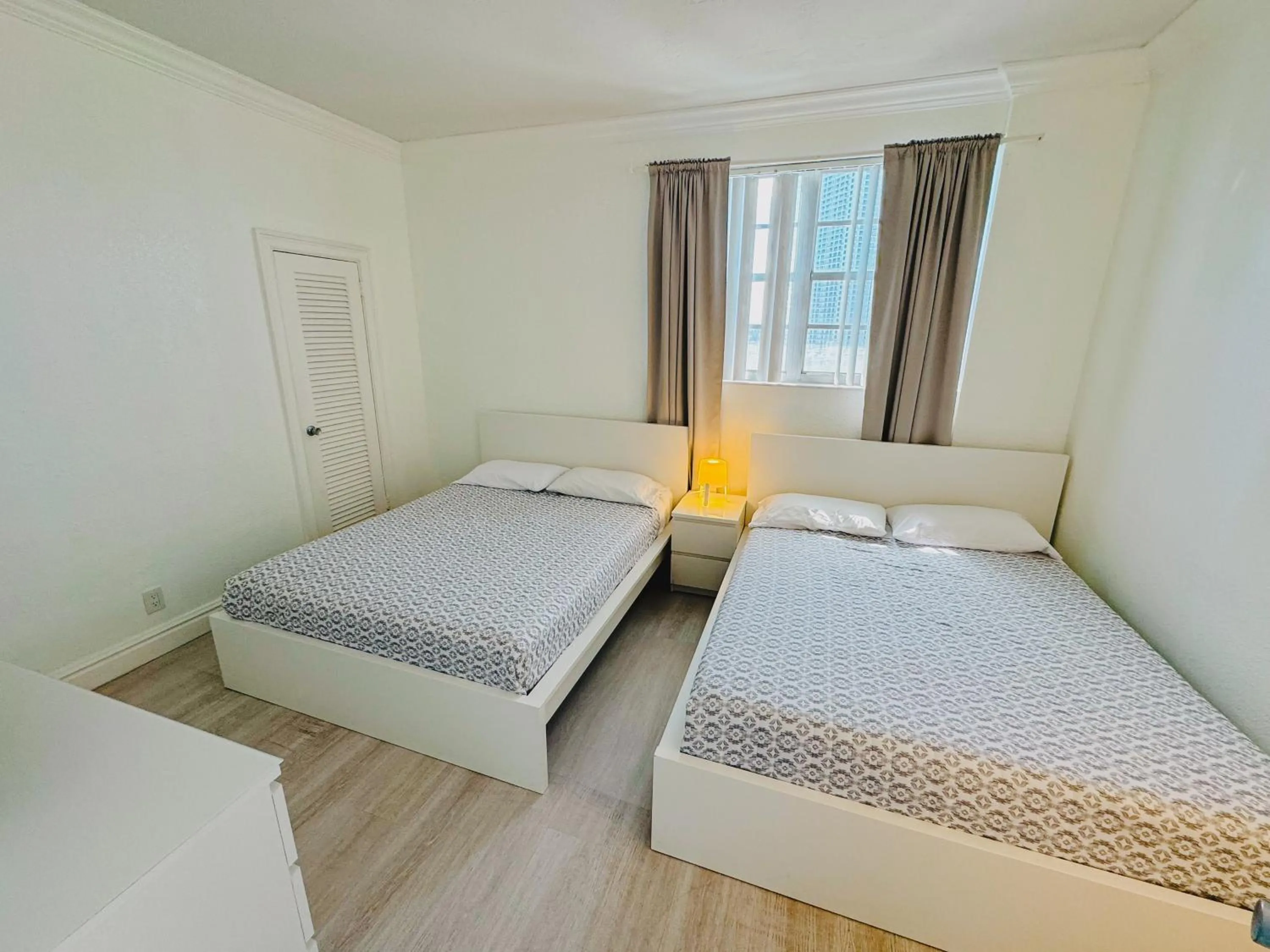 Bed in Miami Hallandale Condo, Partial Ocean View Direct Beach and Pool Access Miami Hollywood Beach