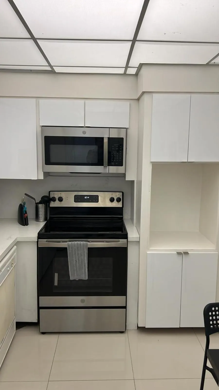 Miami Hallandale Condo, Partial Ocean View Direct Beach and Pool Access Miami Hollywood Beach