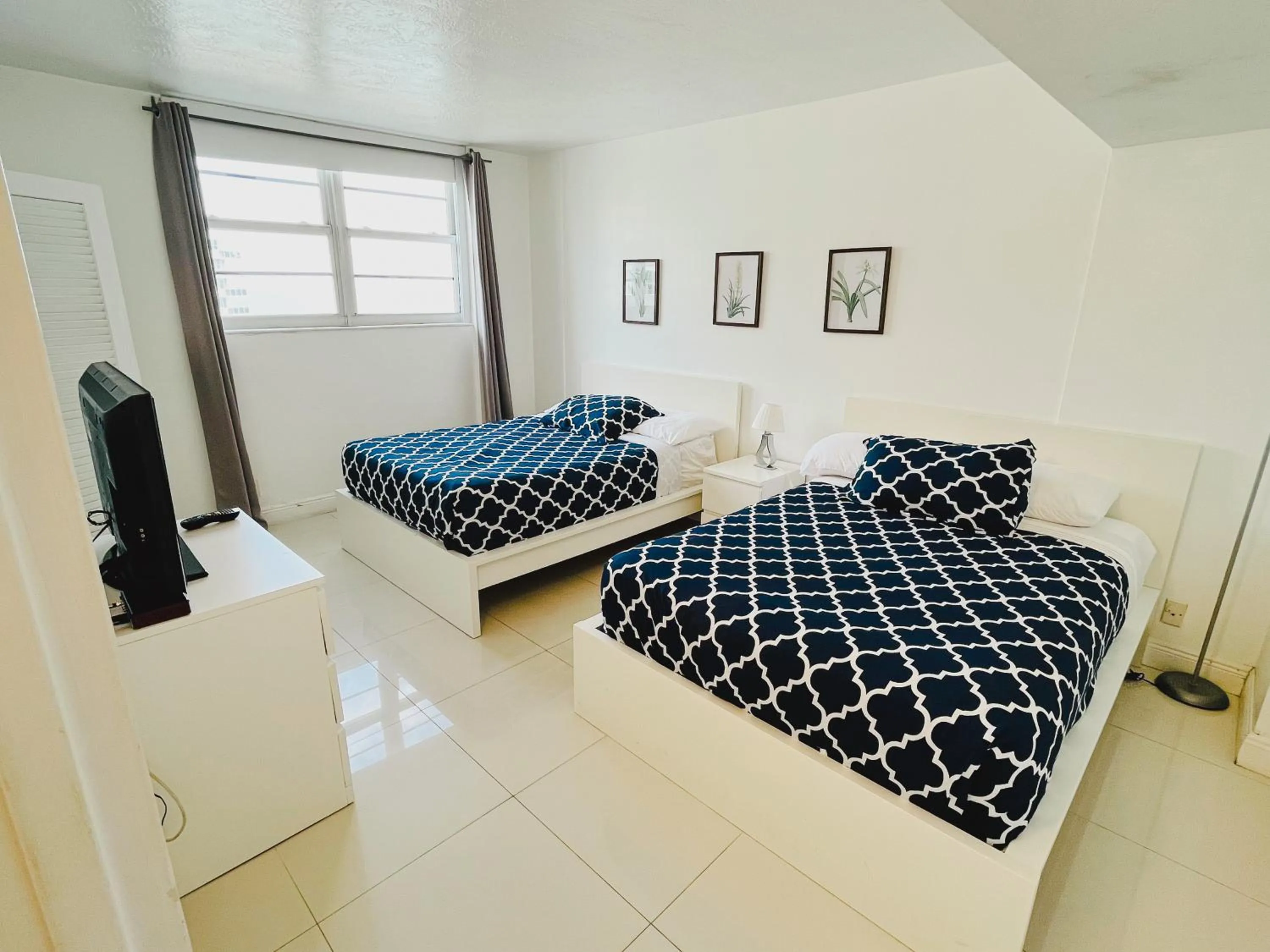 Bed in Miami Hallandale Condo, Partial Ocean View Direct Beach and Pool Access Miami Hollywood Beach