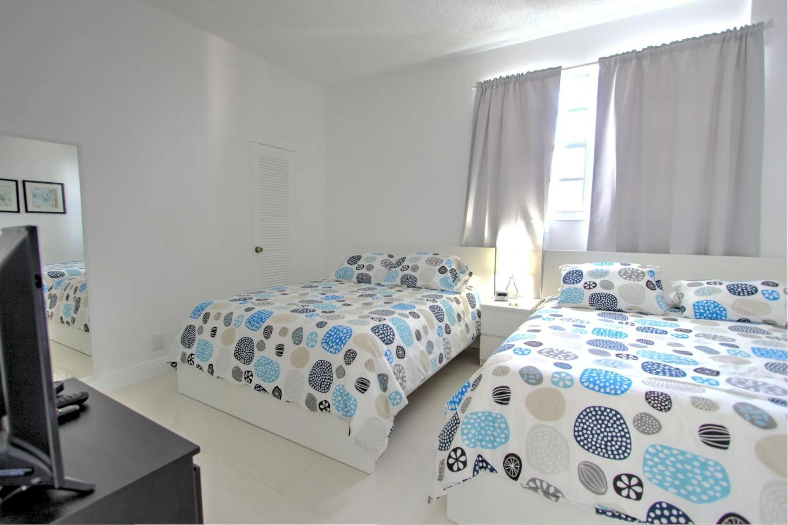 Bed in Miami Hallandale Condo, Partial Ocean View Direct Beach and Pool Access Miami Hollywood Beach