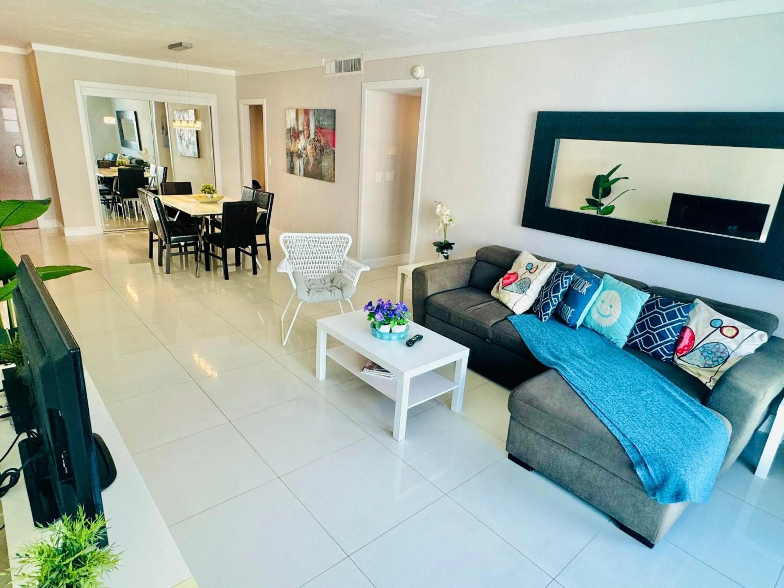 Miami Hallandale Condo, Partial Ocean View Direct Beach and Pool Access Miami Hollywood Beach