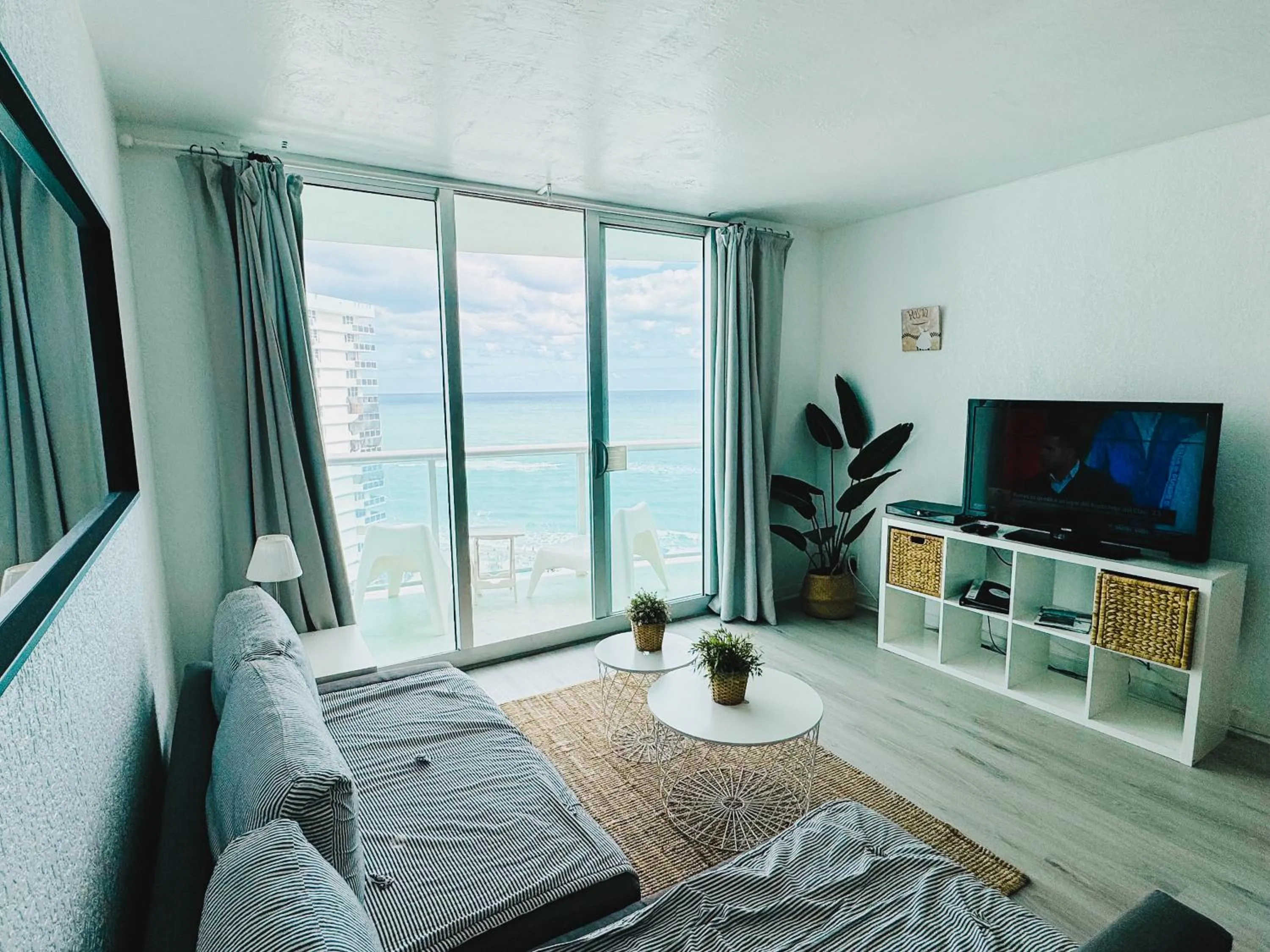 Bed in Miami Hallandale Condo, Partial Ocean View Direct Beach and Pool Access Miami Hollywood Beach