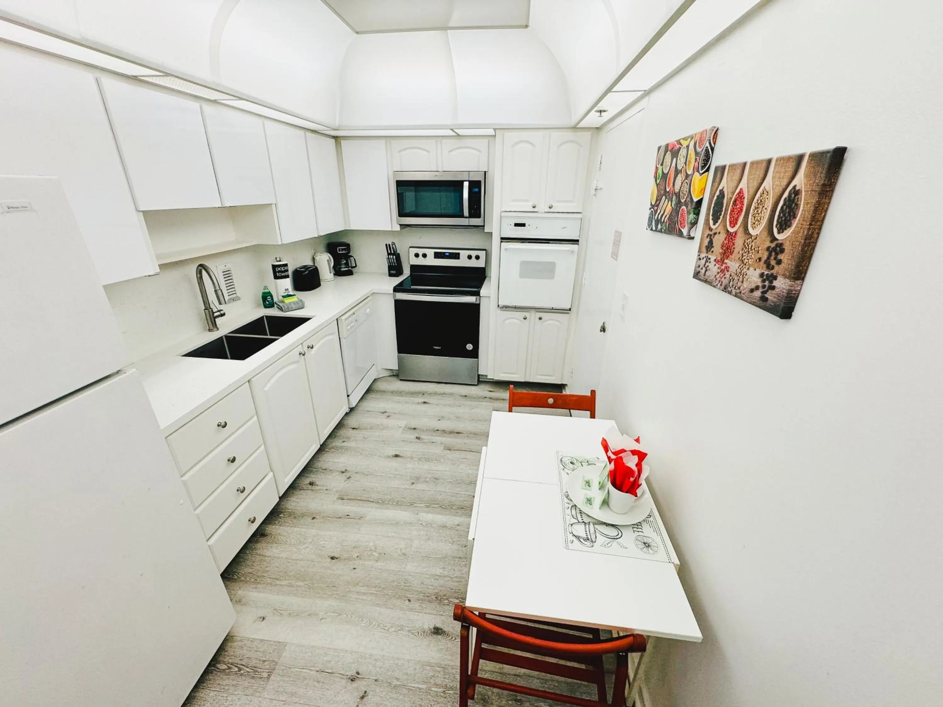 Miami Hallandale Condo, Partial Ocean View Direct Beach and Pool Access Miami Hollywood Beach