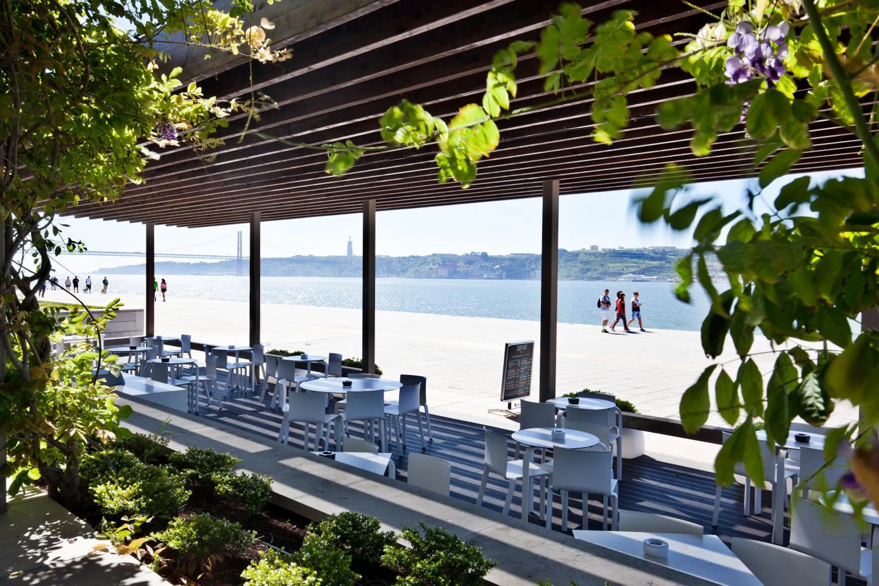 Lounge or bar in Altis Belem Hotel & Spa, a Member of Design Hotels