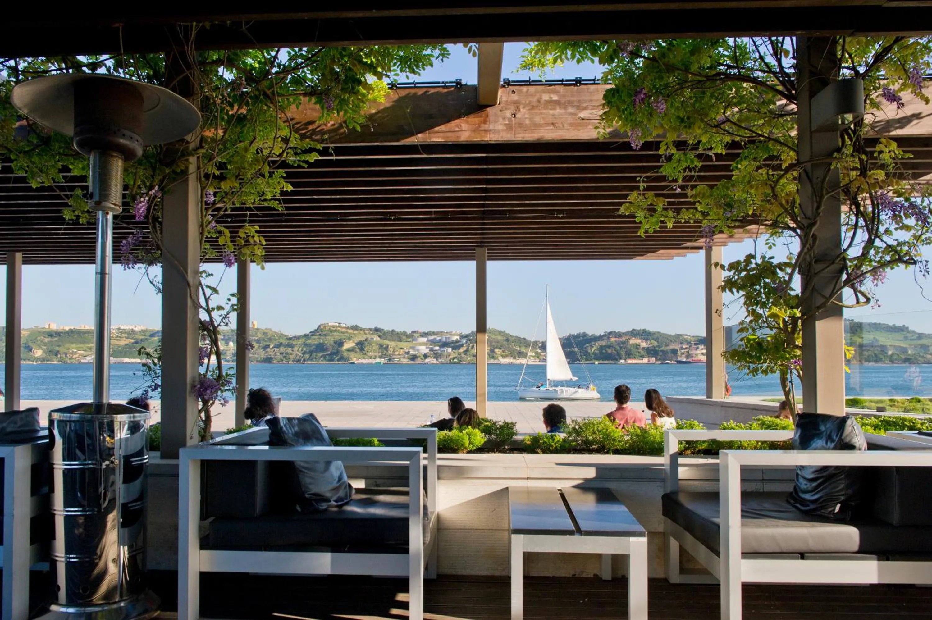 Lounge or bar in Altis Belem Hotel & Spa, a Member of Design Hotels