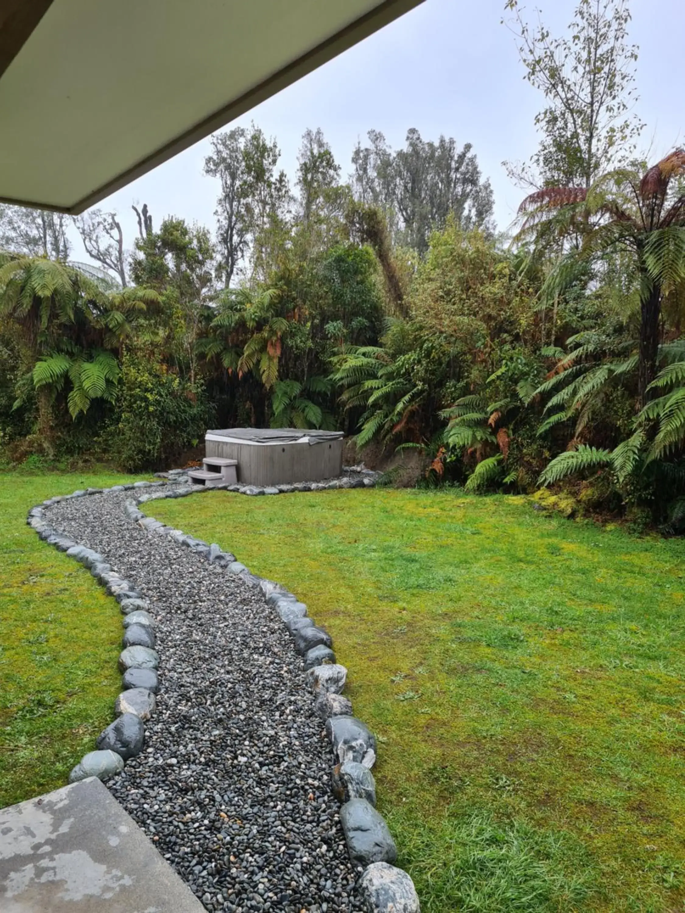 Rowi holiday house with hot tub in Rainforest Retreat Rowi holiday house with hot tub in Rainforest Retreat