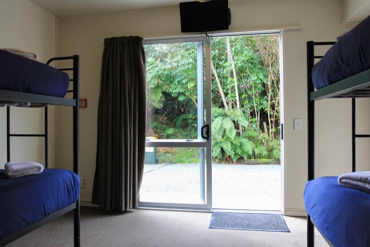 Bed in Rainforest Retreat